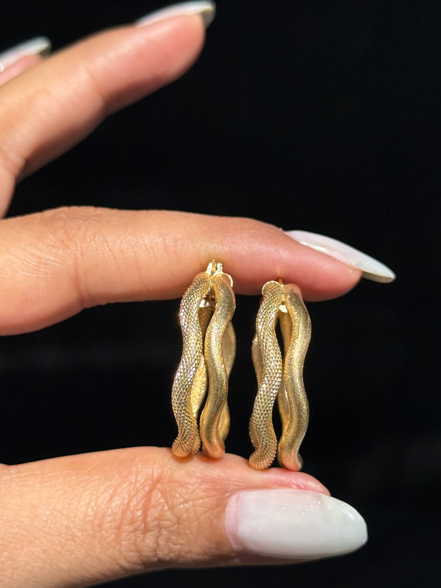 18k Italian wavy Hoop earrings