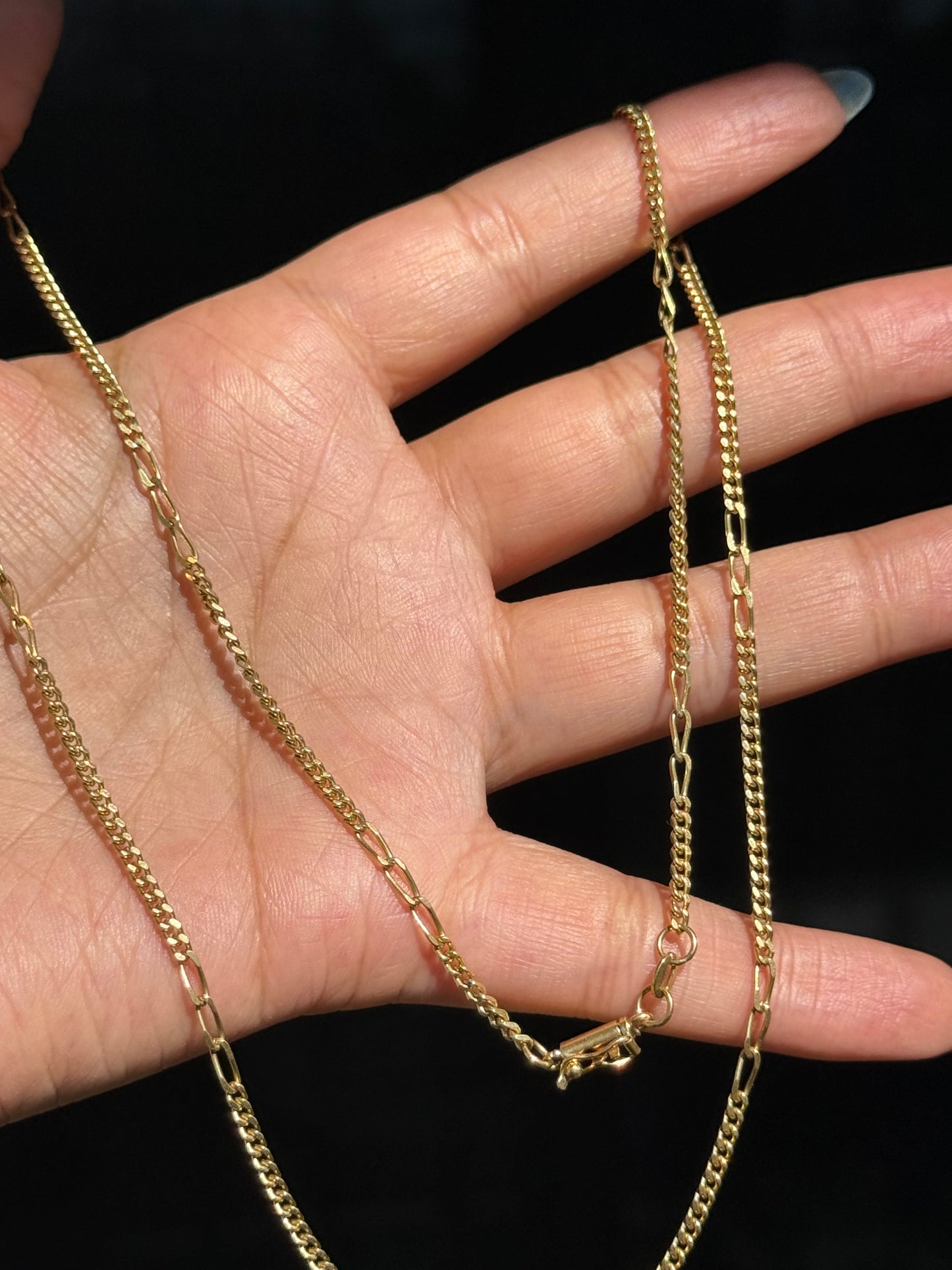 vintage 18k curb x Figaro chain