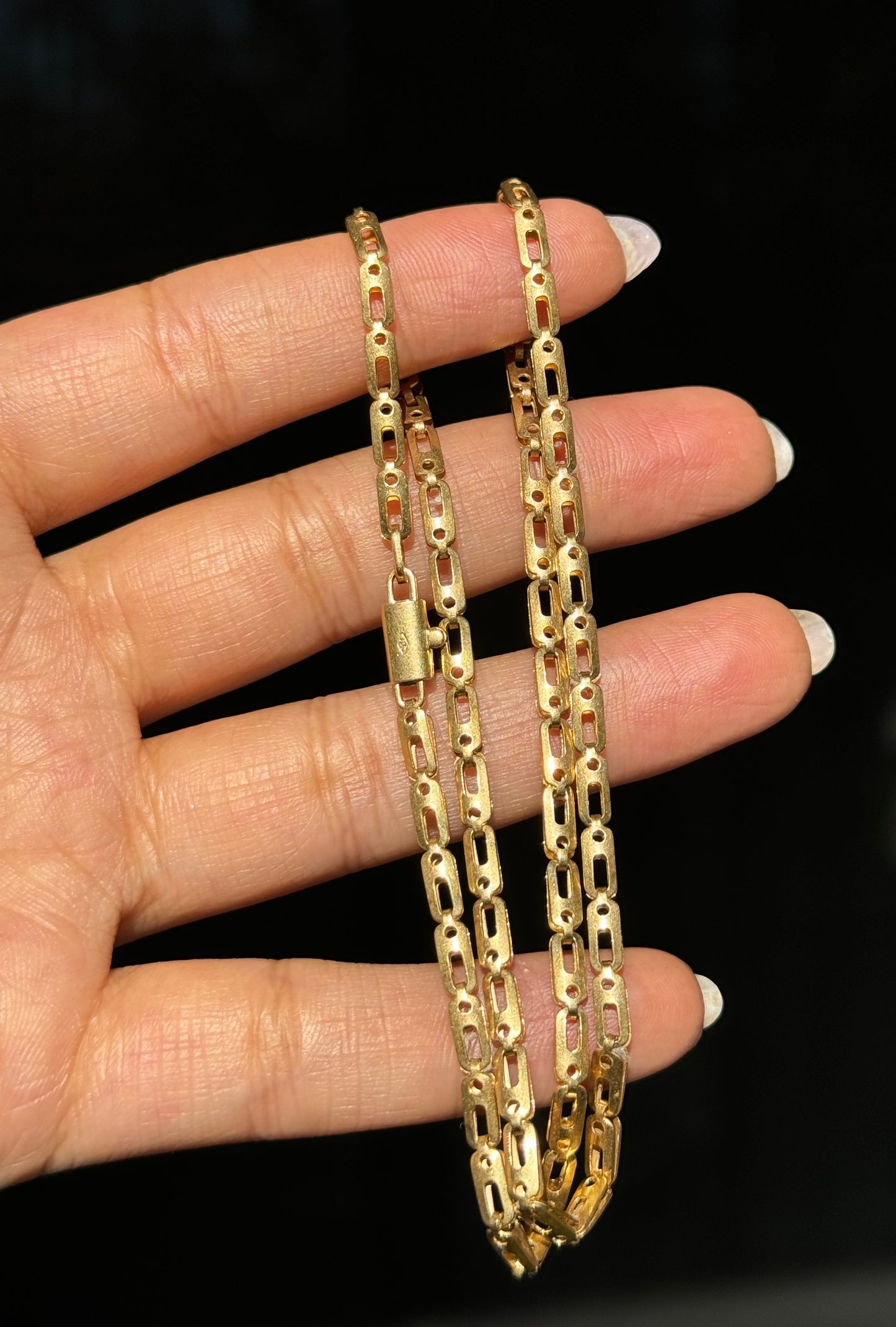 18k Open Bar link chain