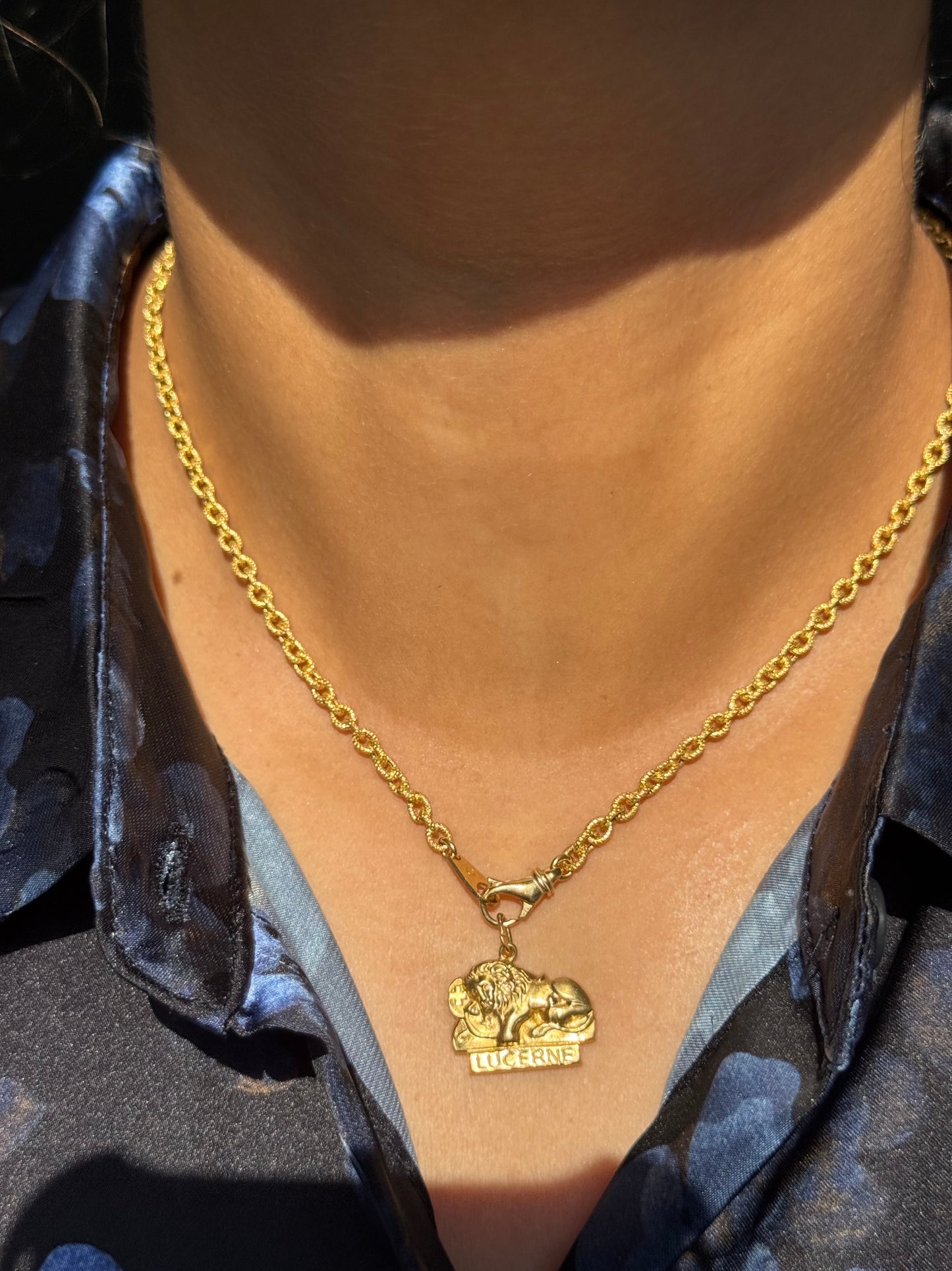 18k The Lion of Lucerne Charm