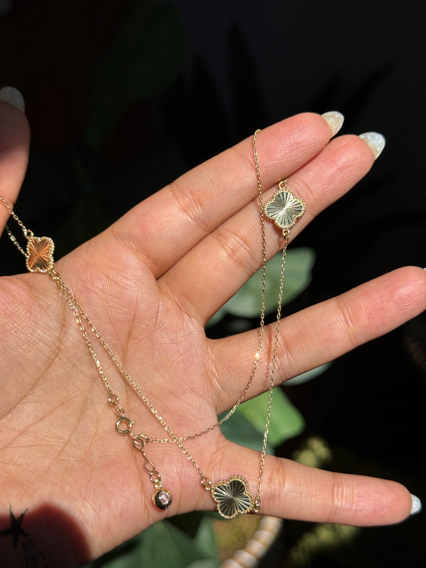 14k fluted clover necklace