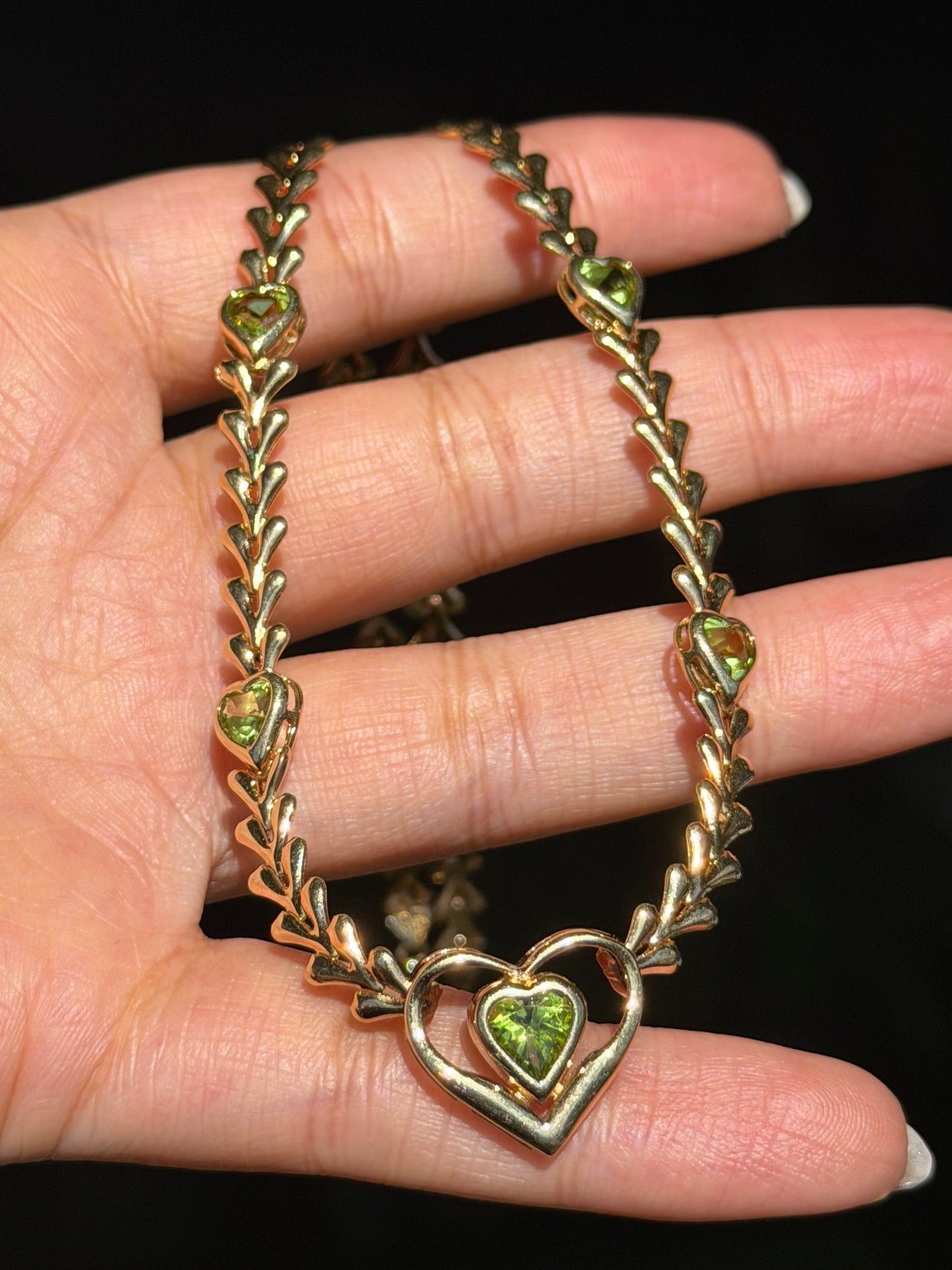 14k chevron link and peridot heart Necklace 💚
