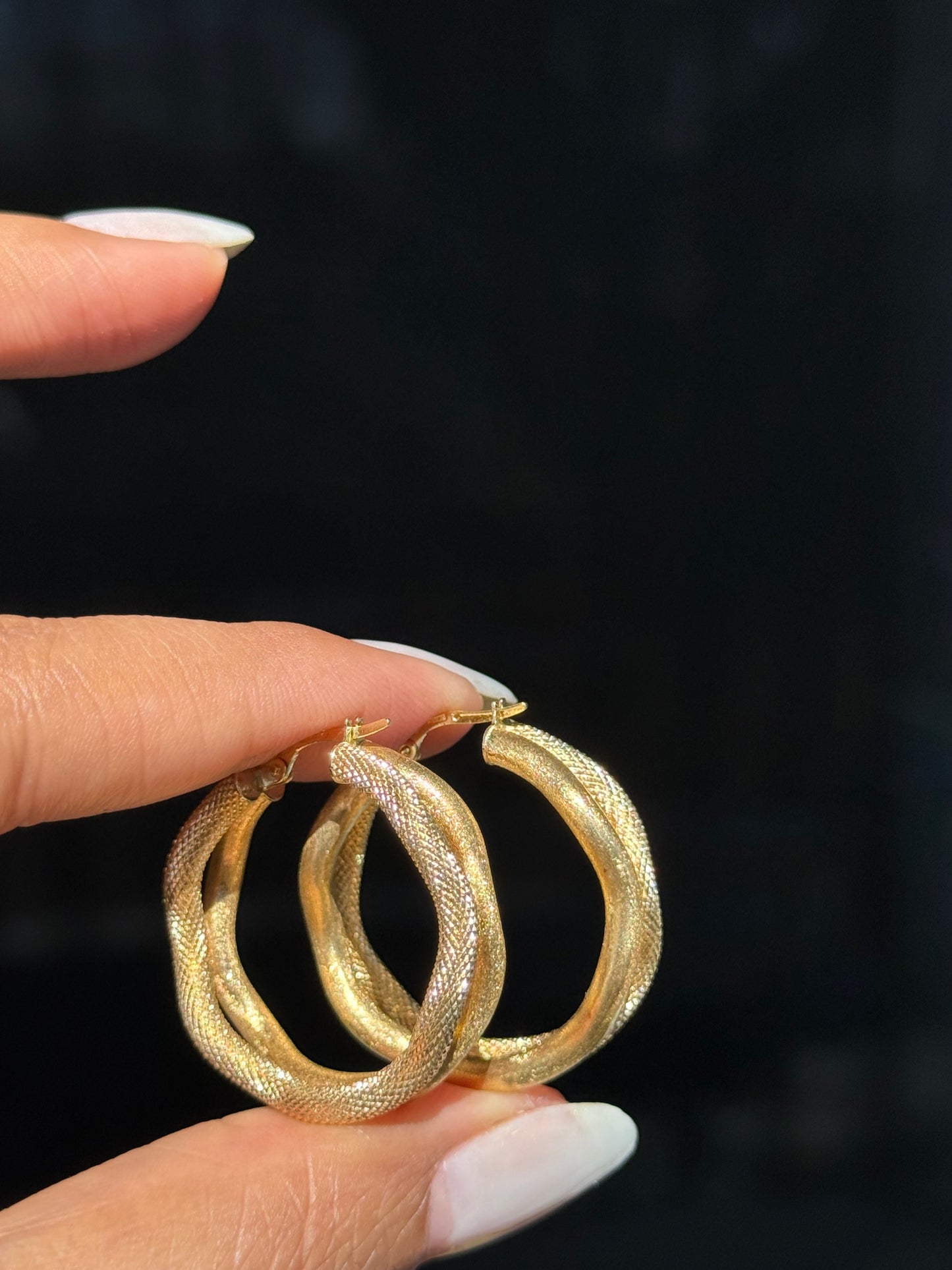 18k Italian wavy Hoop earrings