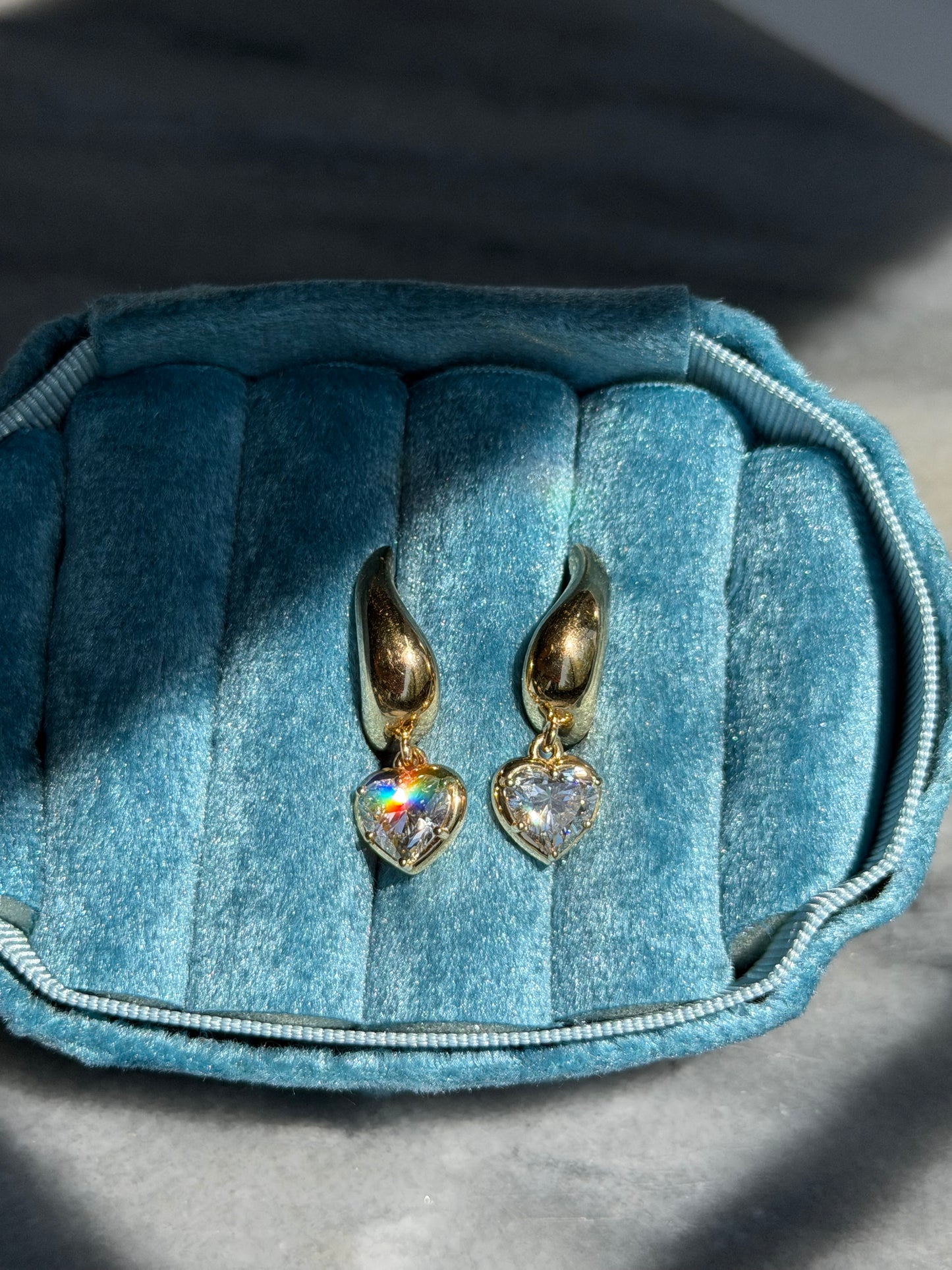 18k 4ct Heart Drop earrings