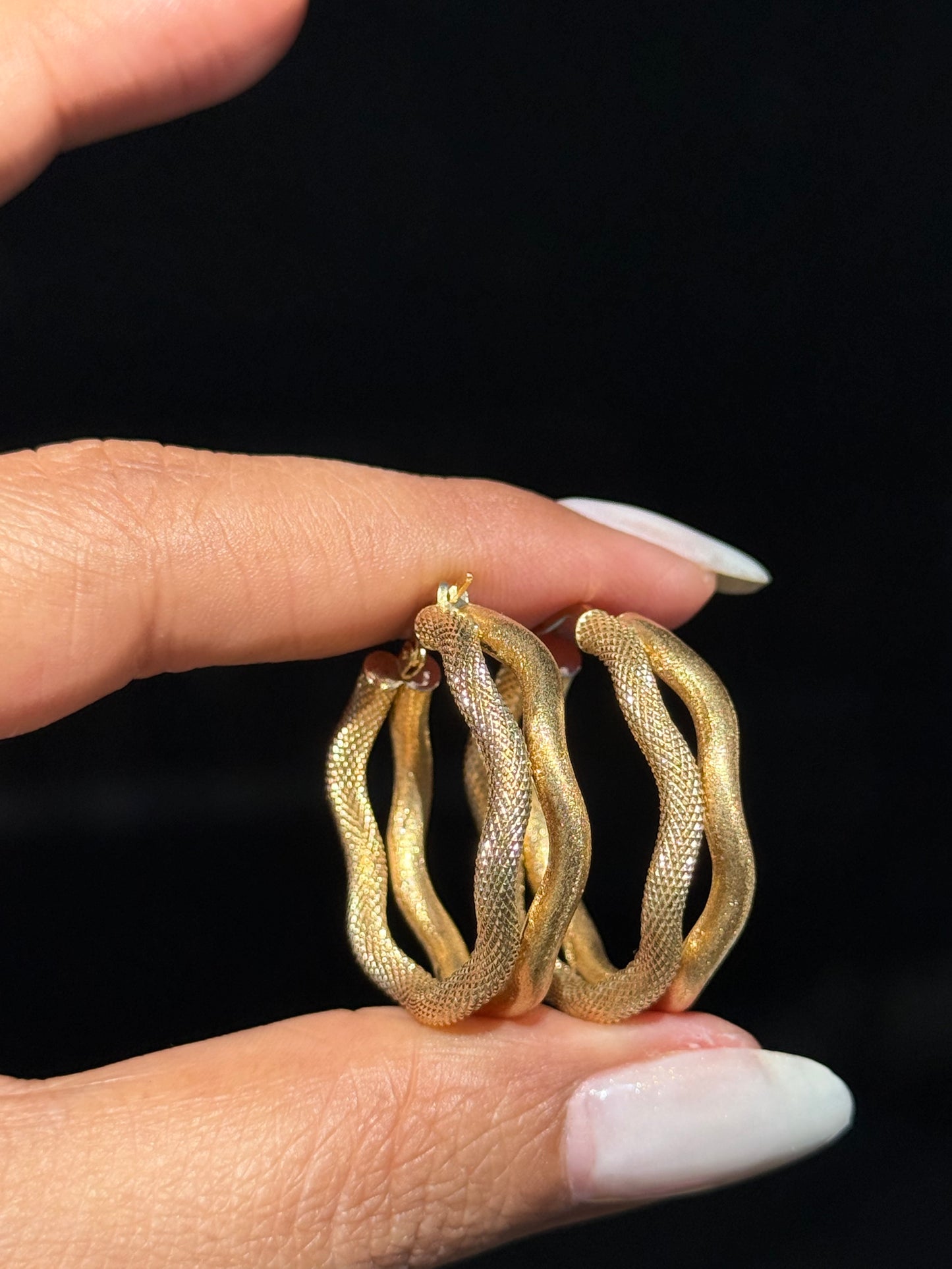 18k Italian wavy Hoop earrings