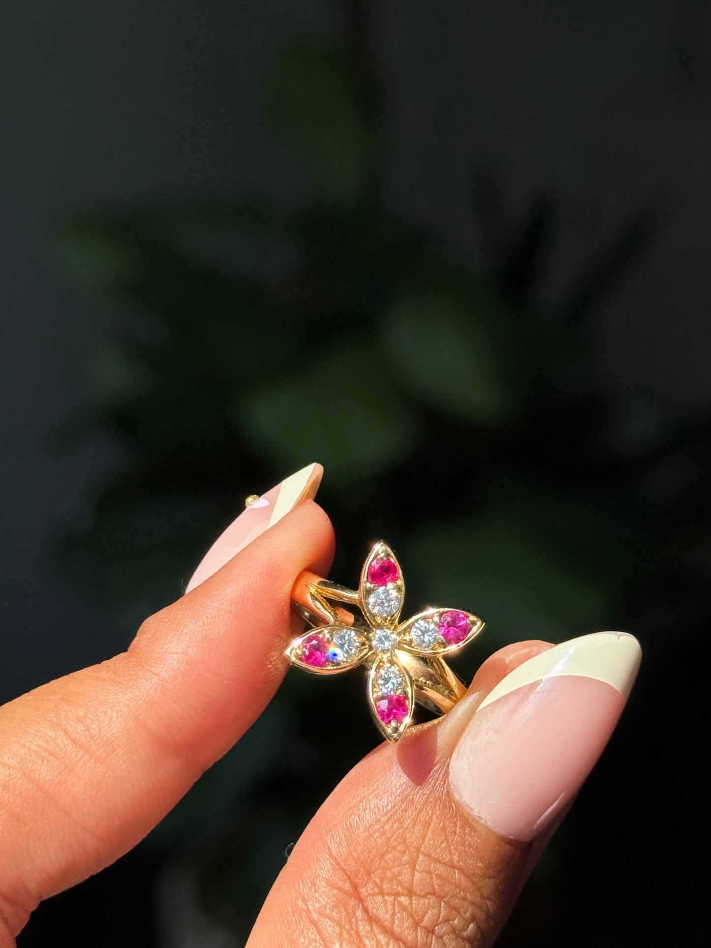 Vintage 18k Rubies and diamonds flower ring