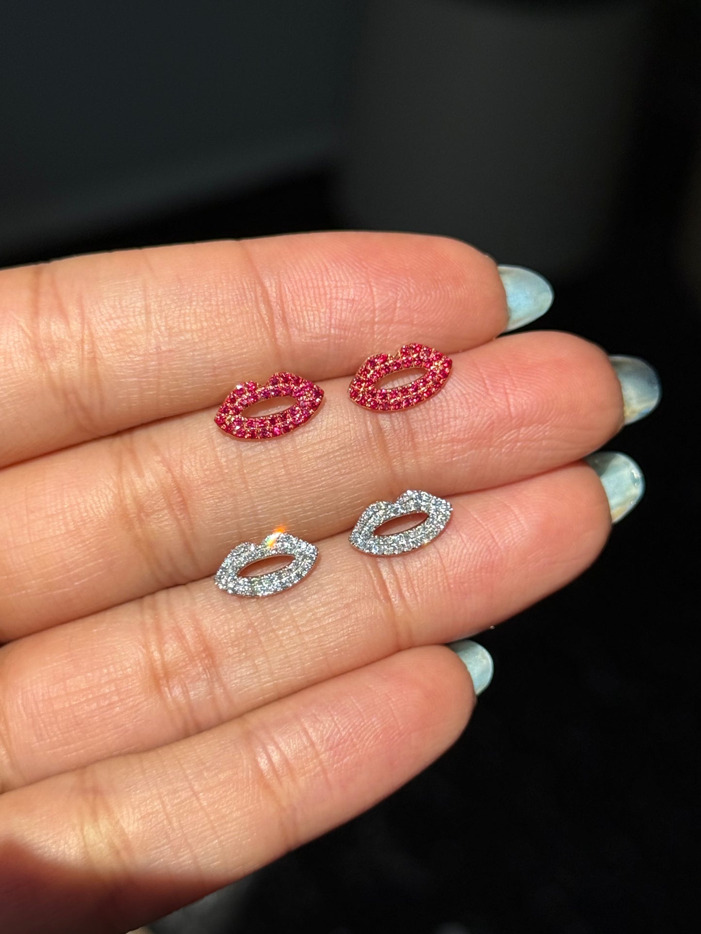 14k Lips earrings