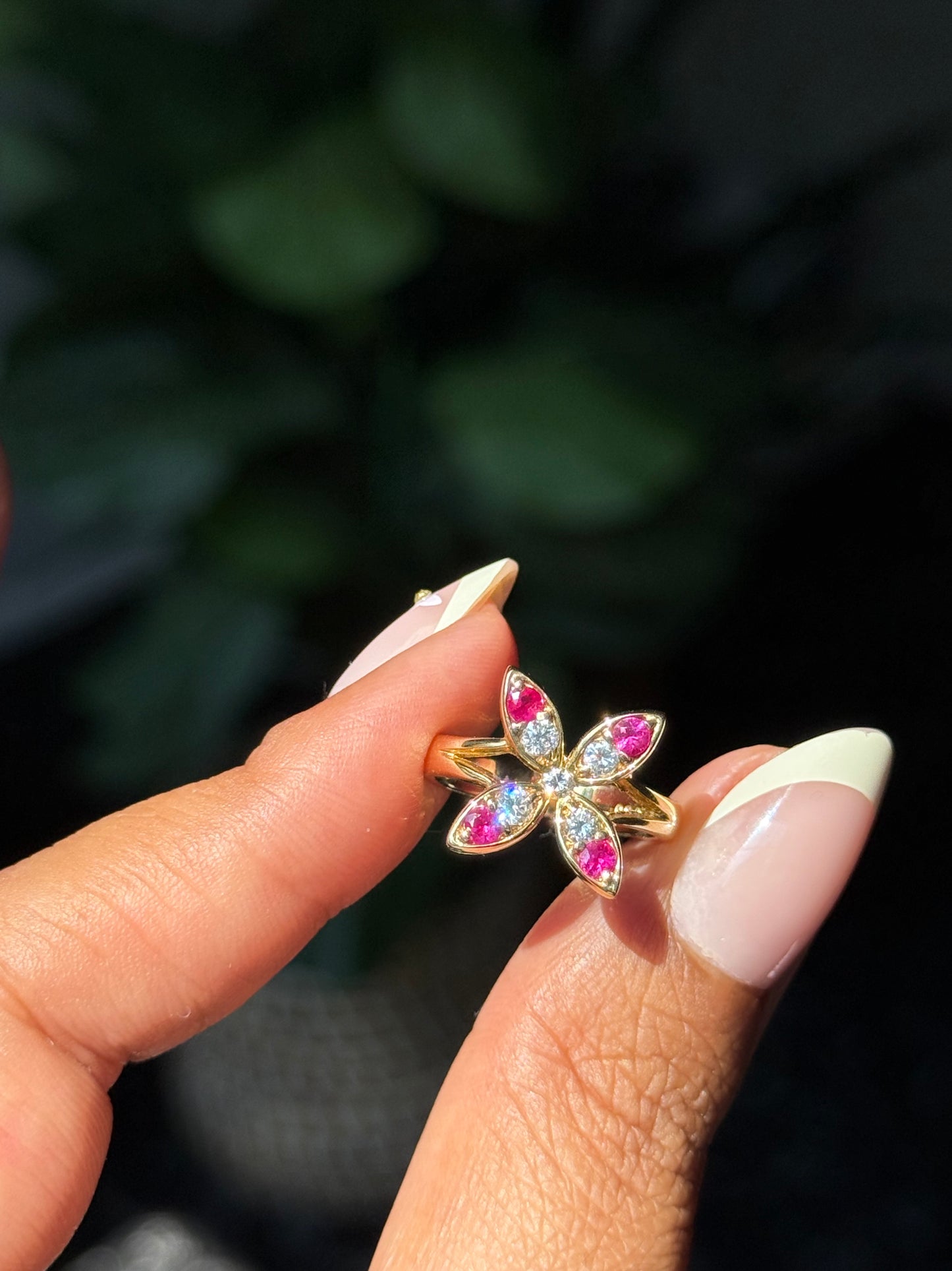 Vintage 18k Rubies and diamonds flower ring