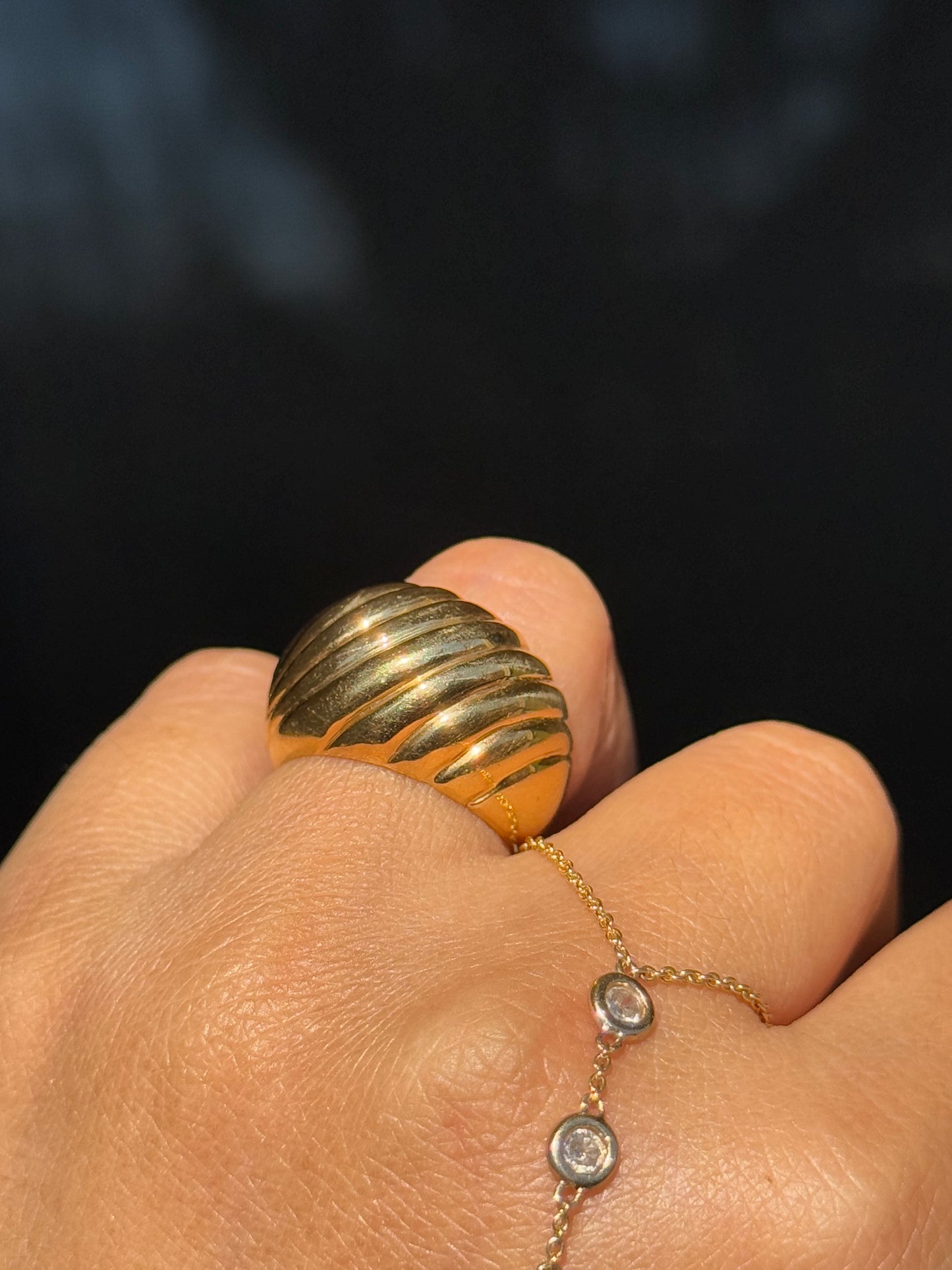 18k Italian Dome ribbed