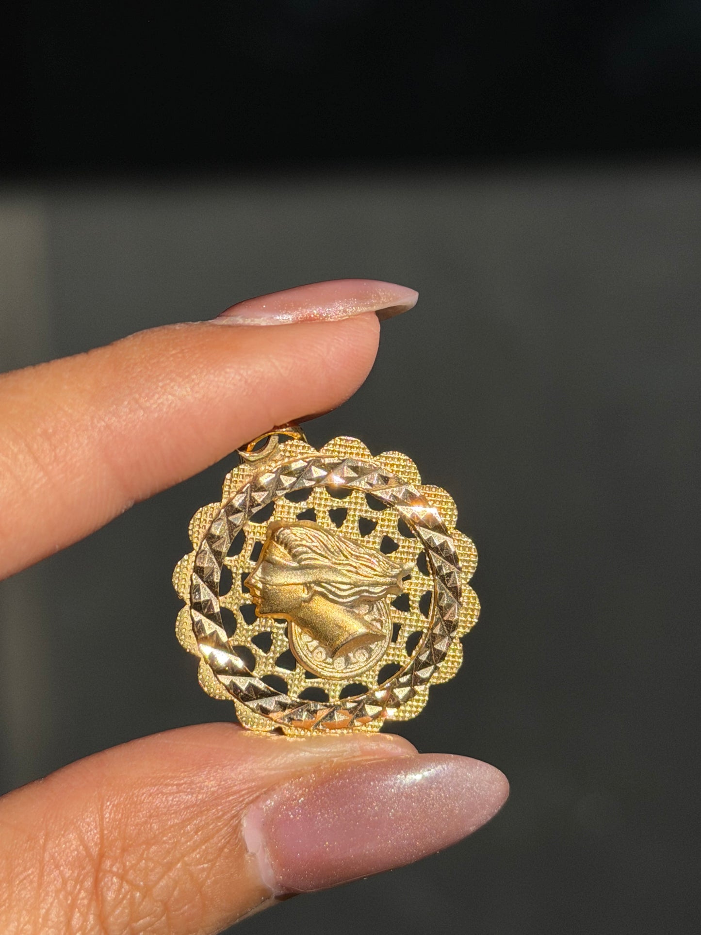 18k Fortuna pendant