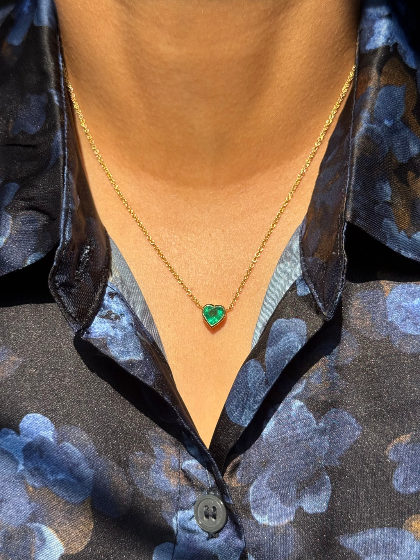 18k solitaire Emerald Necklace π