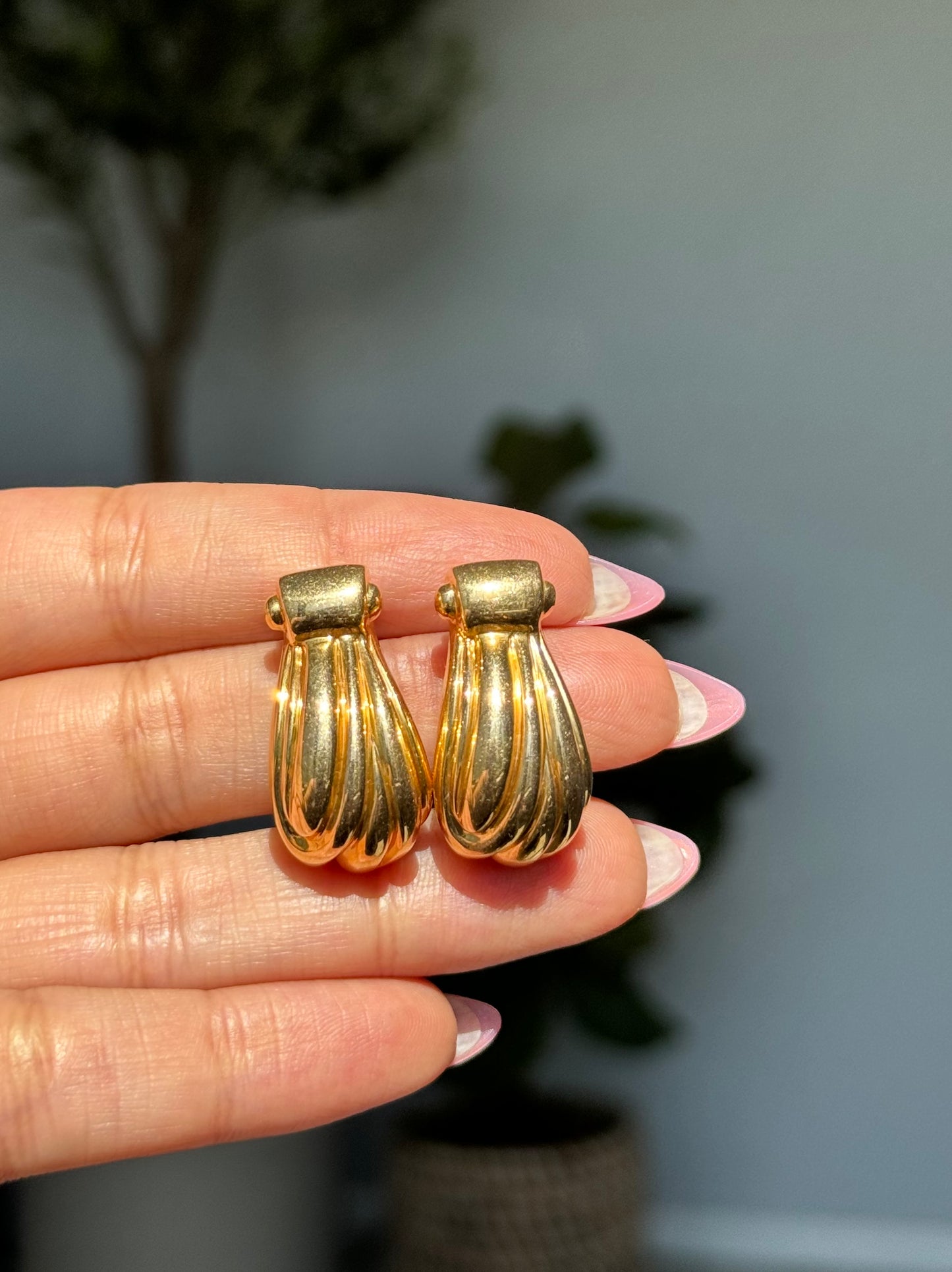 14k puffy ribbed earrings