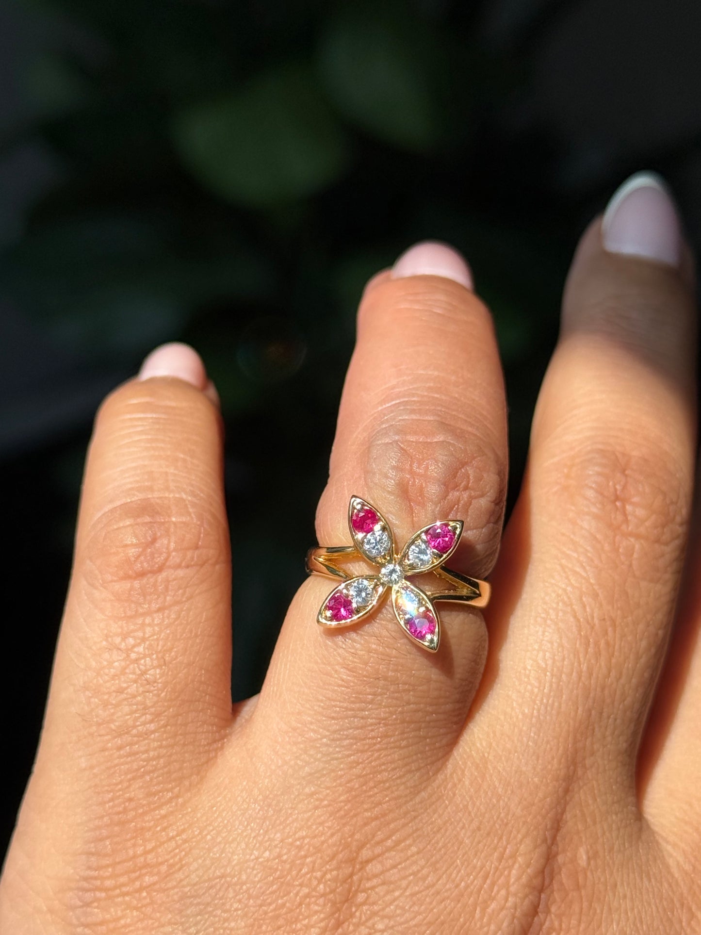 Vintage 18k Rubies and diamonds flower ring