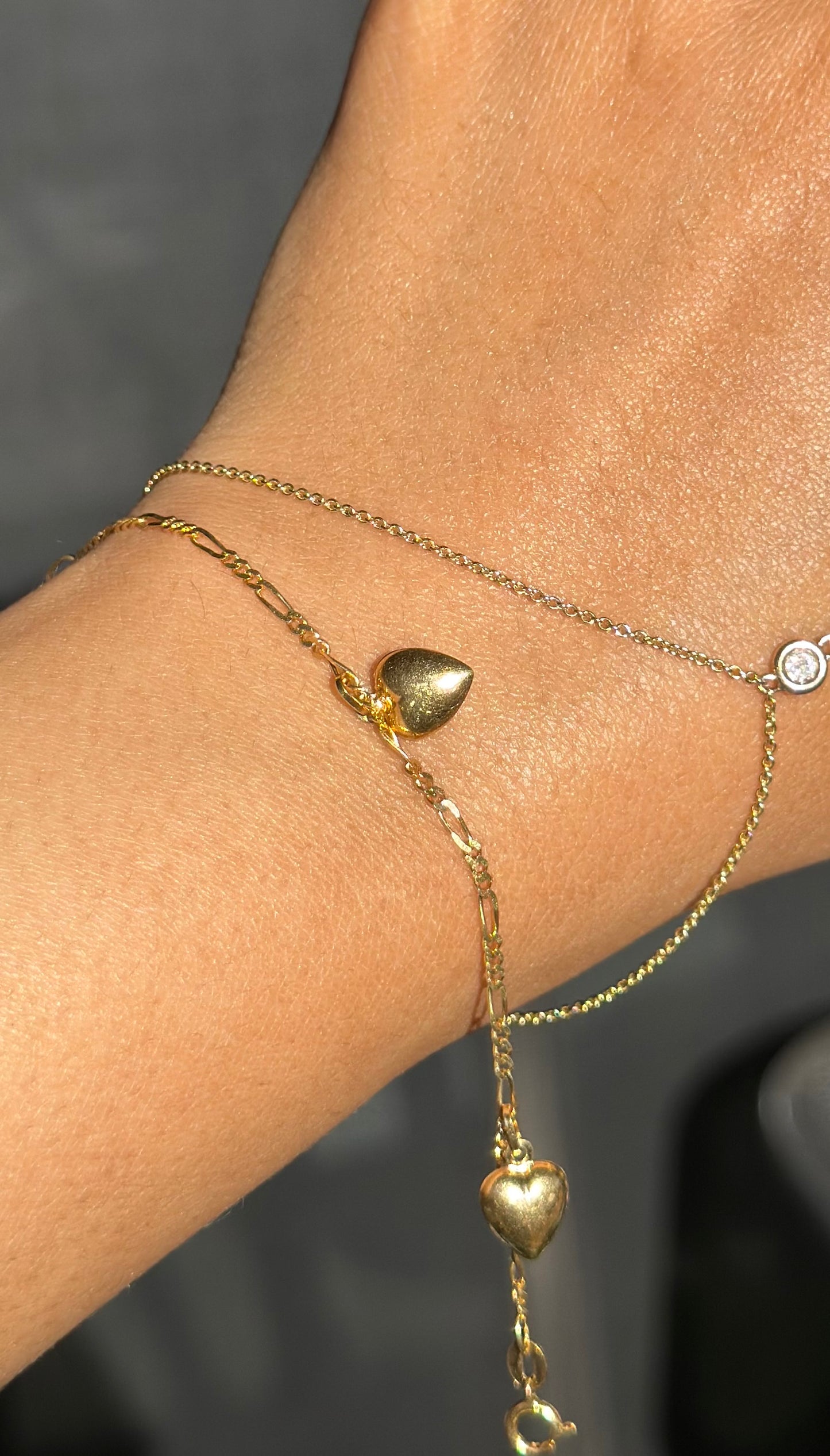 14k yellow gold Figaro link dangling puffy heart bracelet