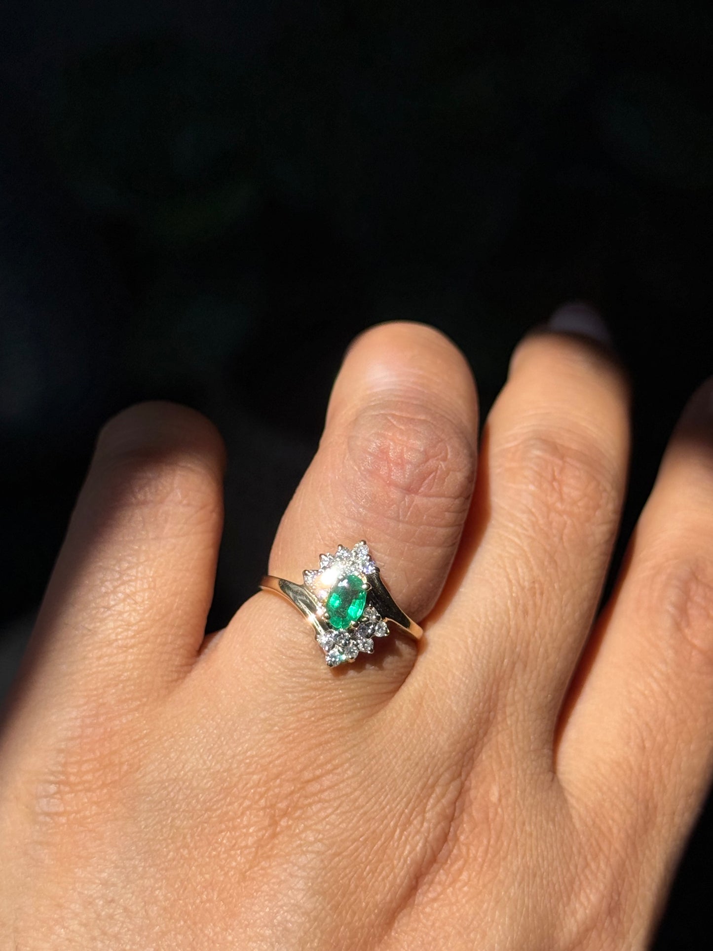 14k emerald and diamonds ring