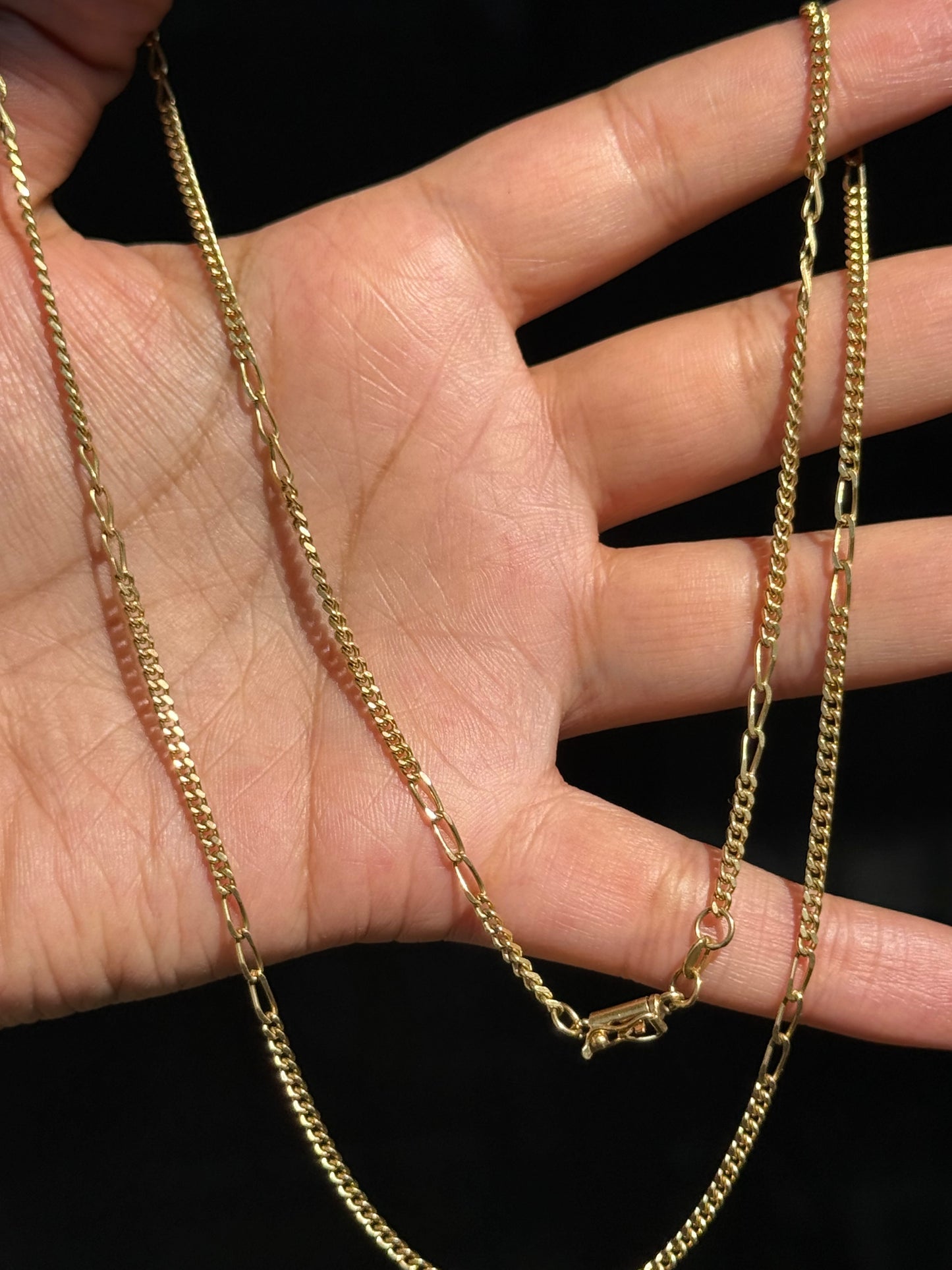vintage 18k curb x Figaro chain