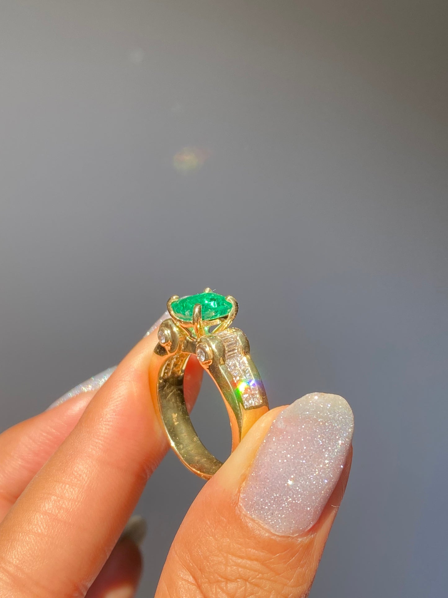 18k Dreamy Emerald and diamond Ring