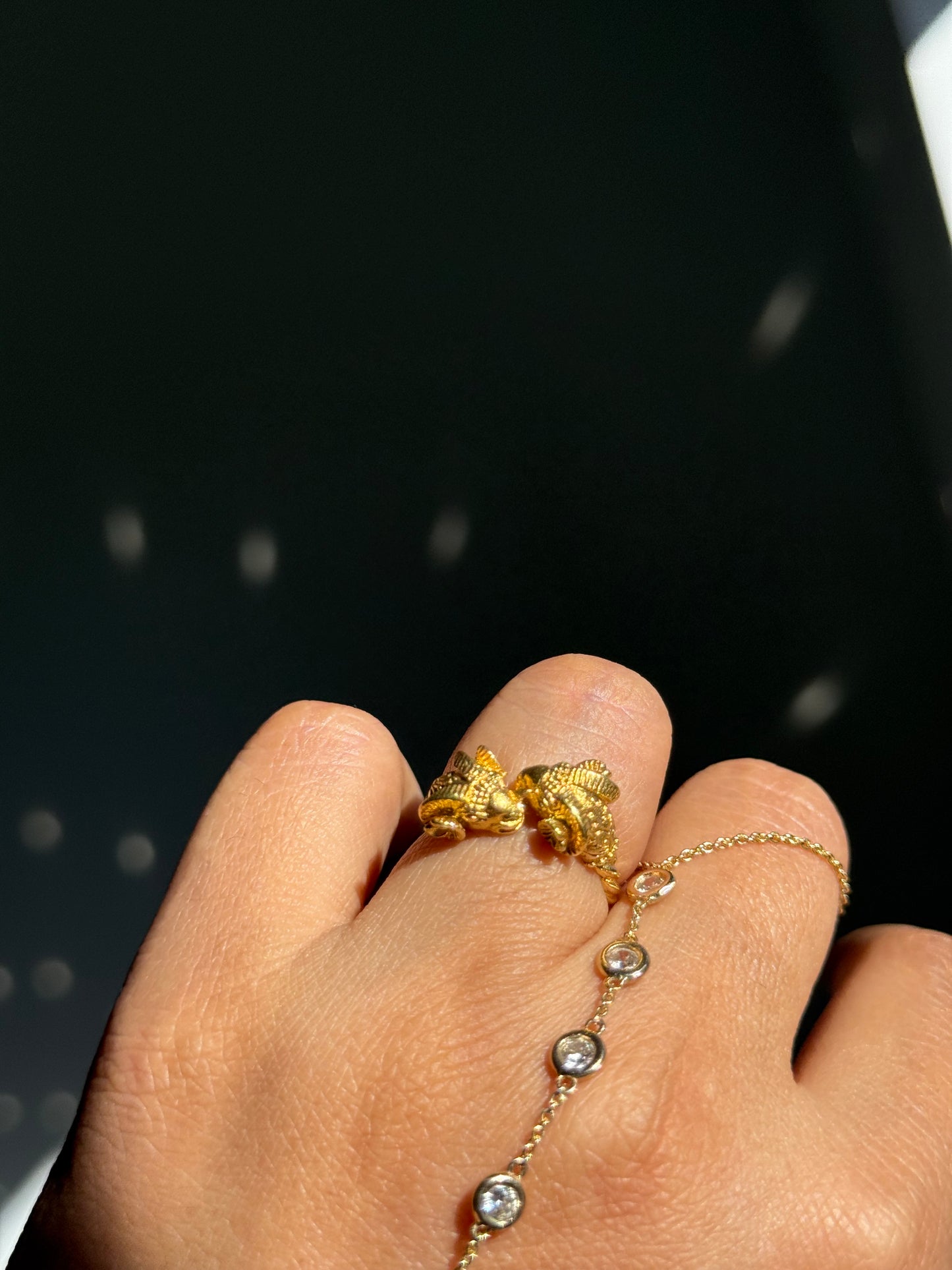 18k double ram head Ring