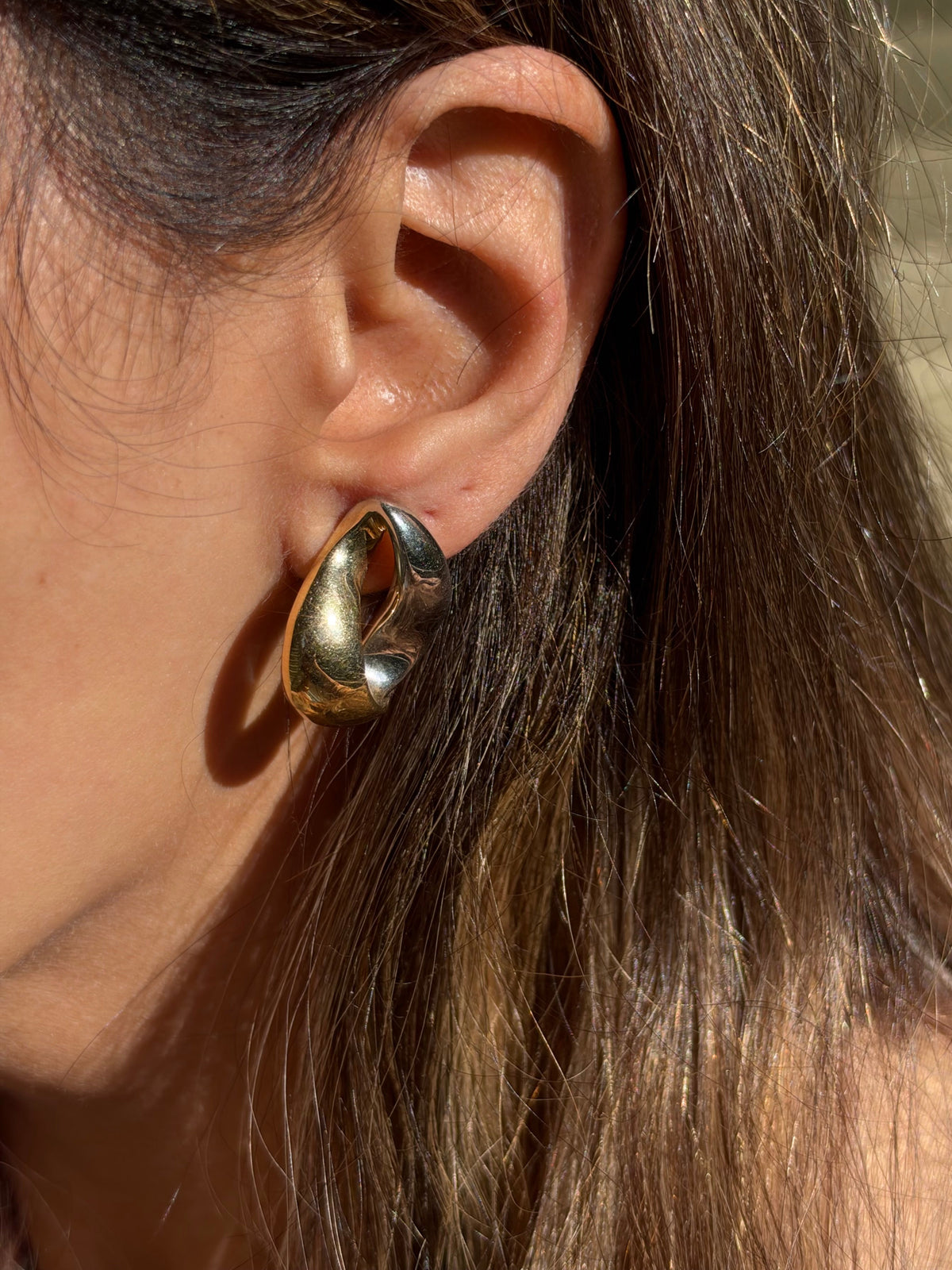 14k white and yellow gold
Puffy earrings