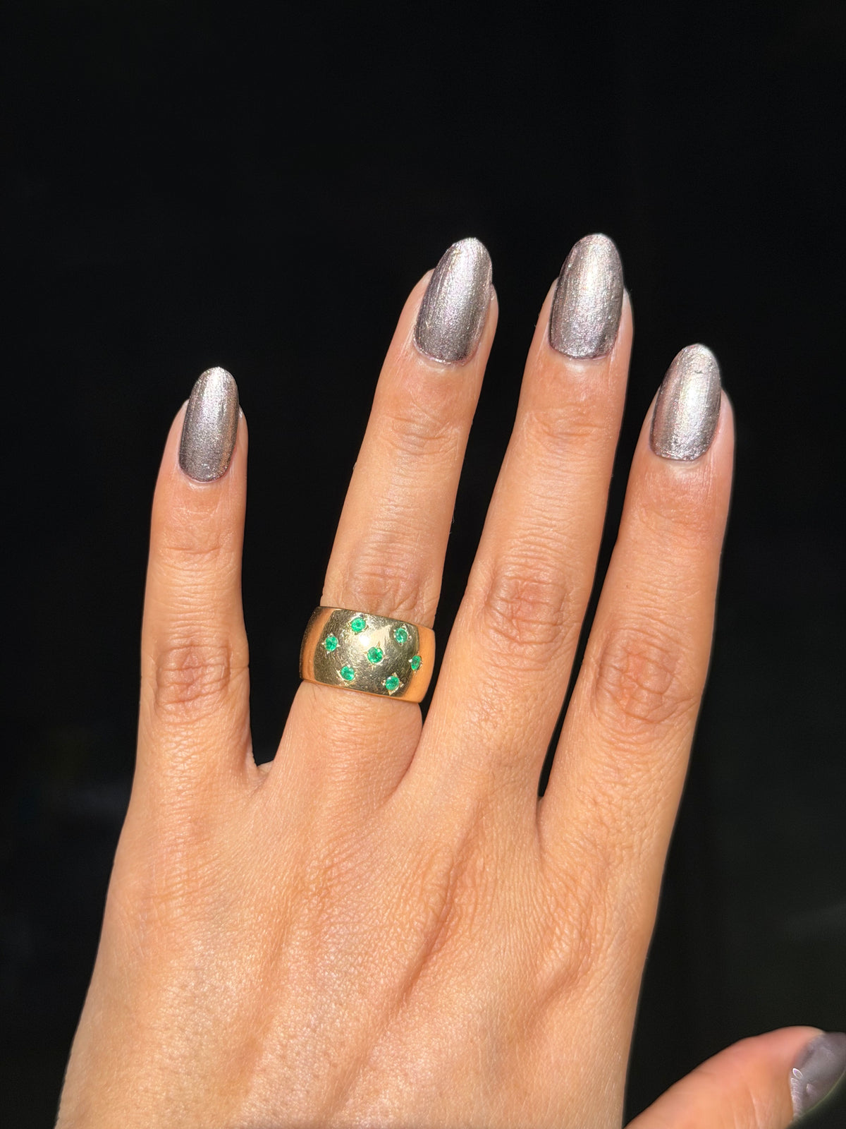 Vintage 1970ś 14k star set emeralds cigar band ✨💚