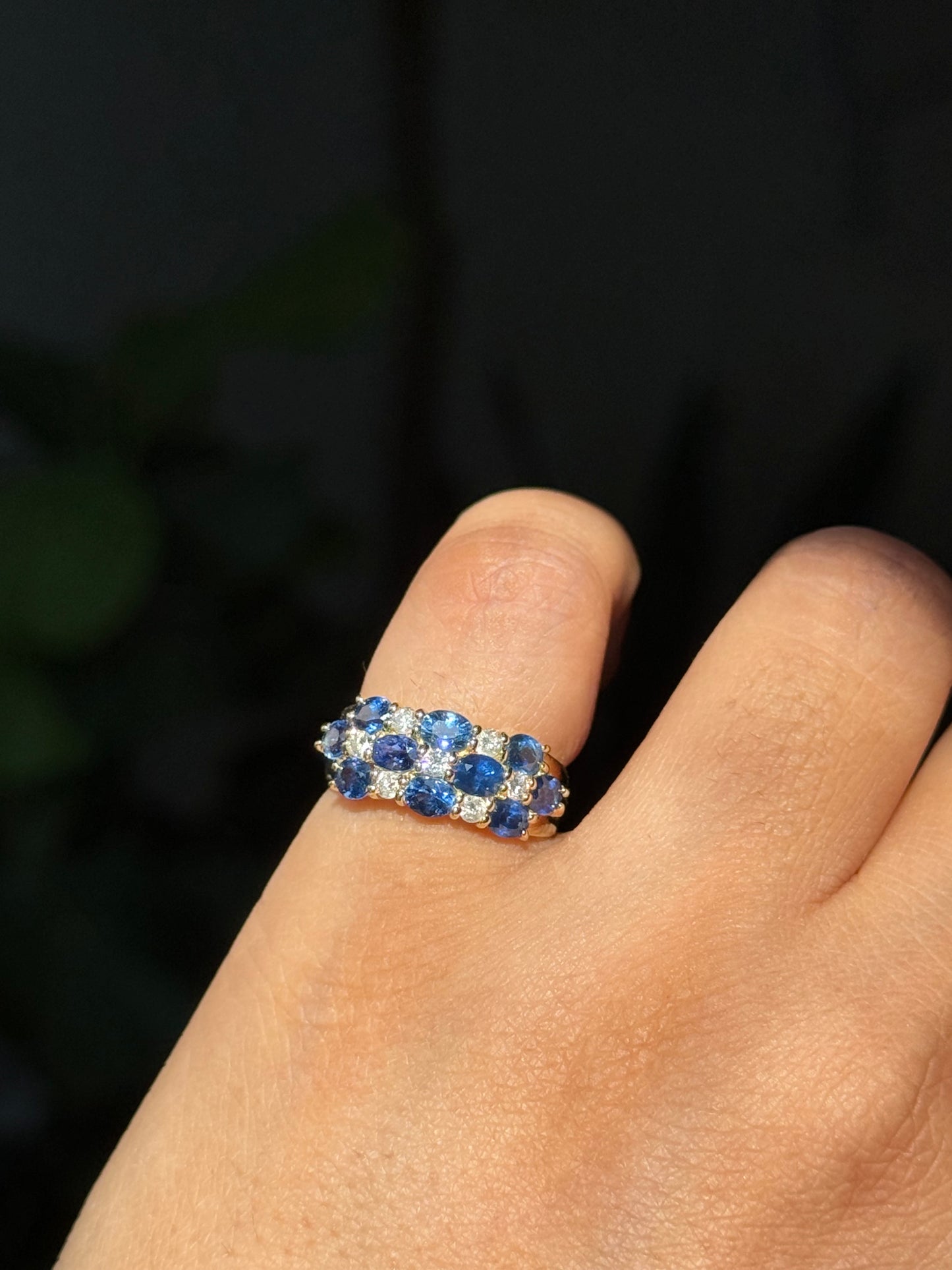18k yellow gold sapphires and diamonds ring,