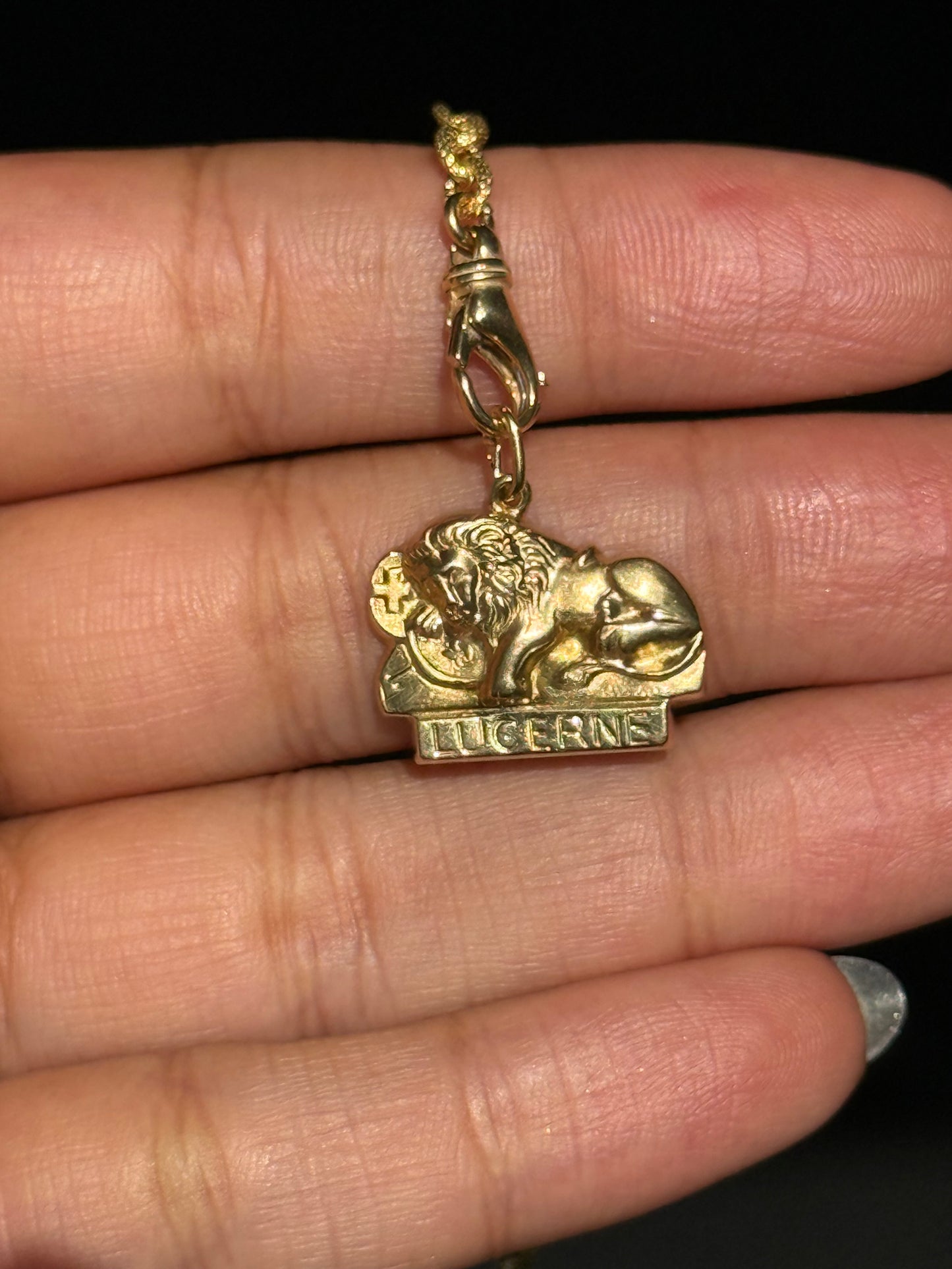 18k The Lion of Lucerne Charm