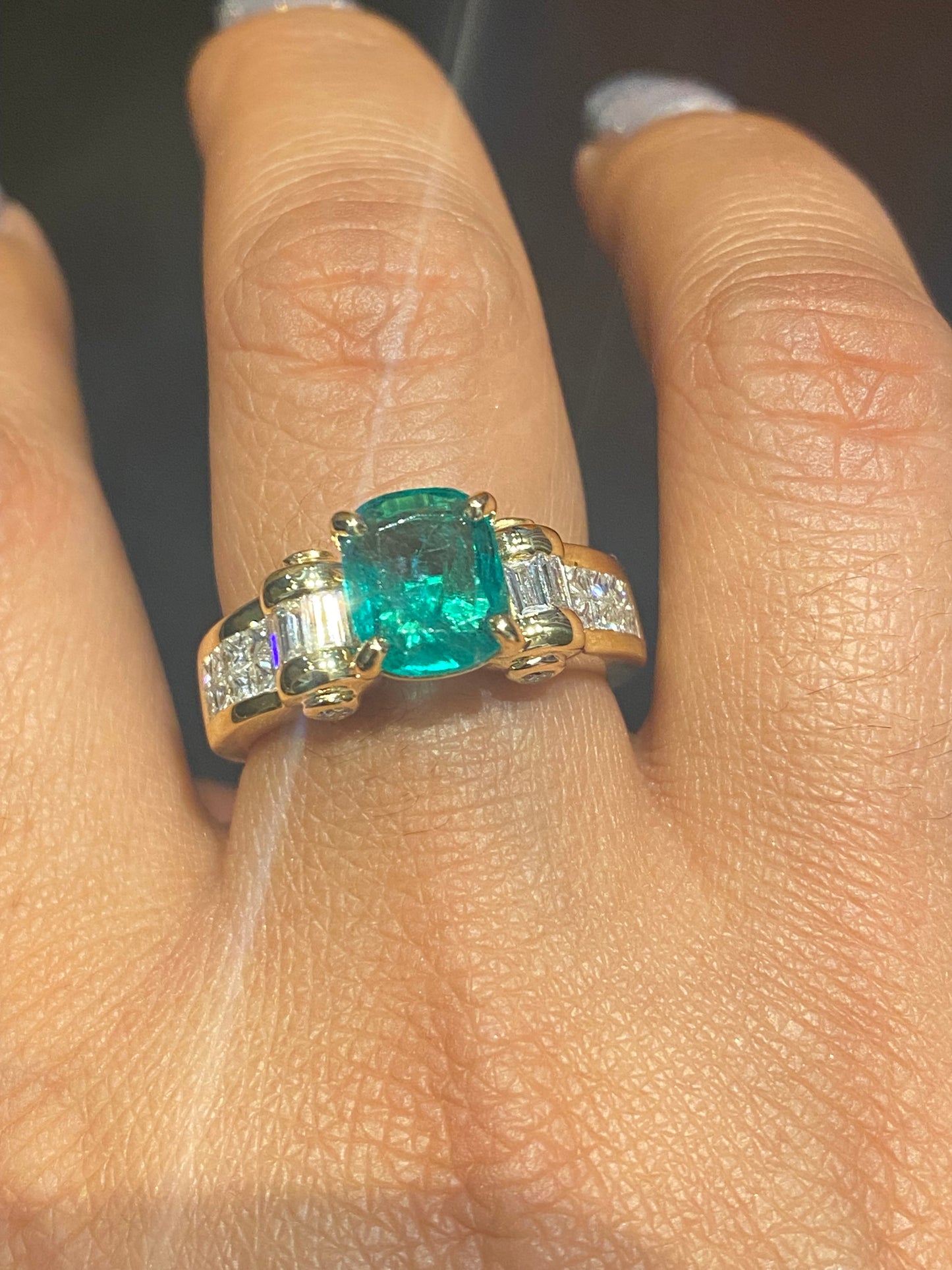 18k Dreamy Emerald and diamond Ring