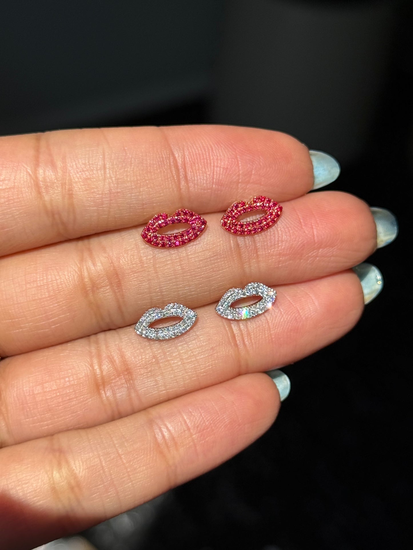14k Lips earrings