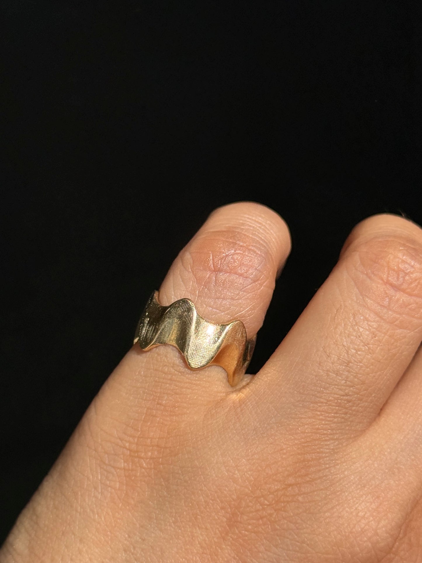 vintage 14k wavy band