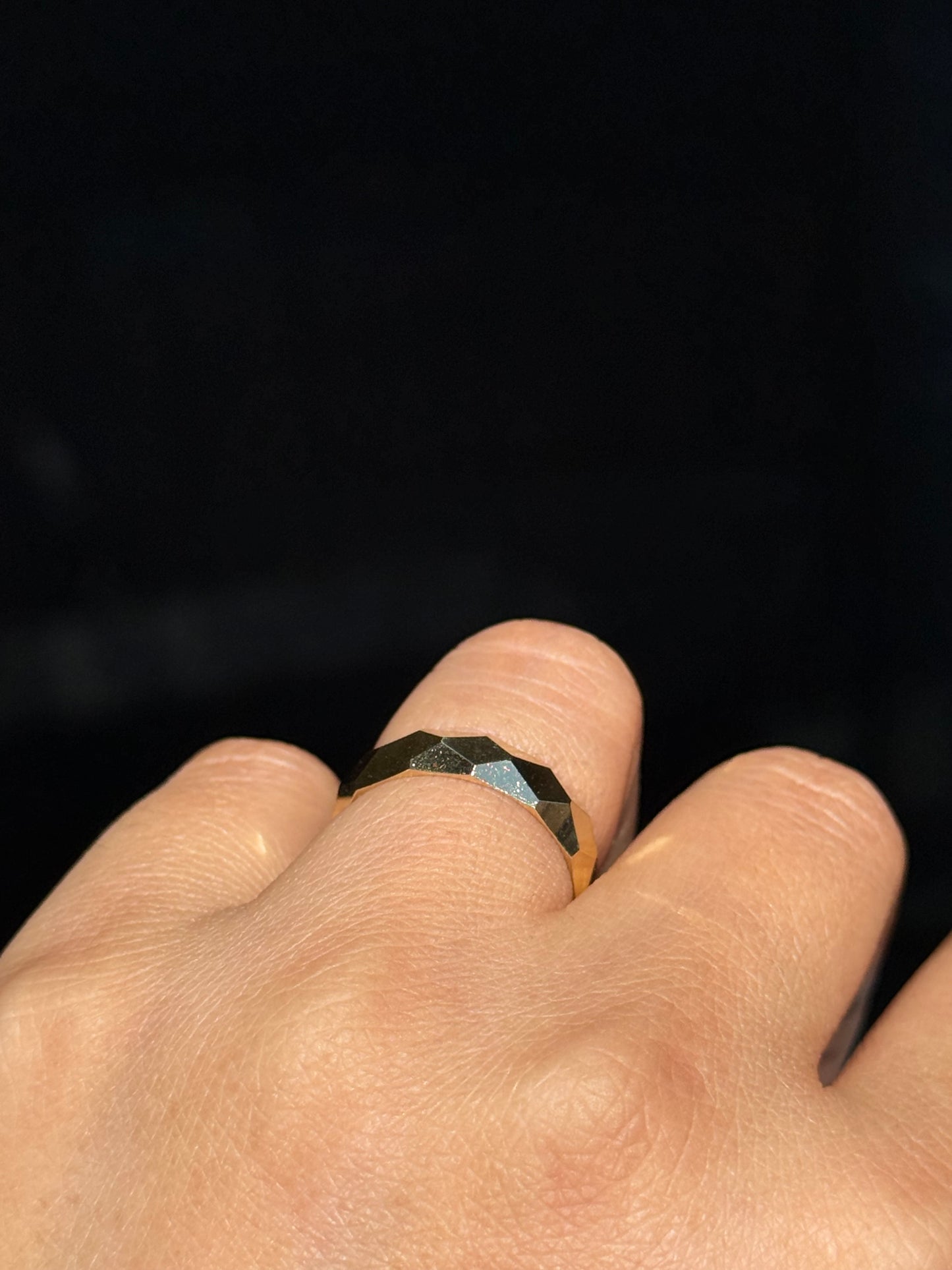18k Geometric faceted eternity band