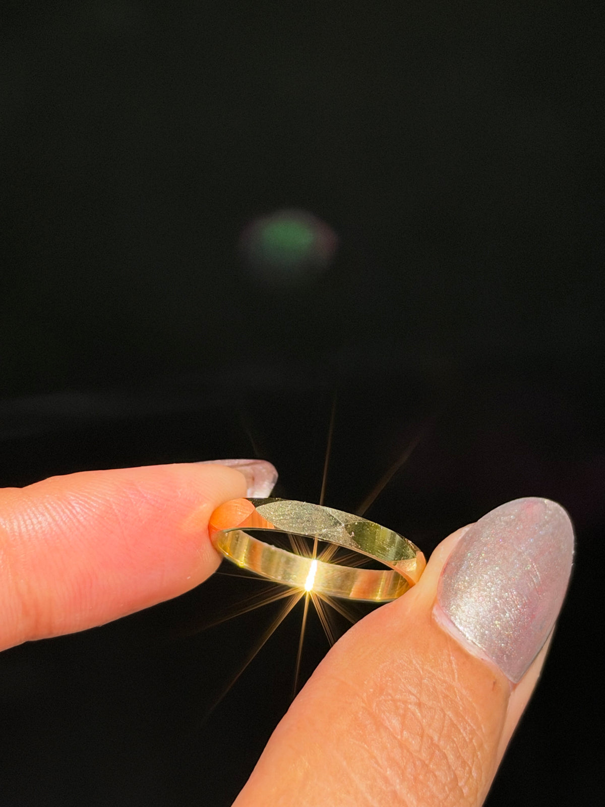 18k faceted band