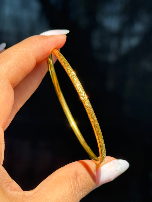 18k decorative etched bangle