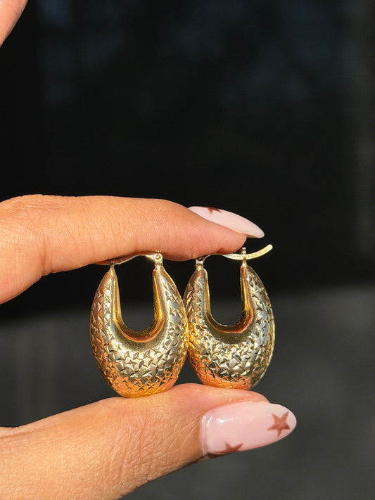 14k star etched oval hoop