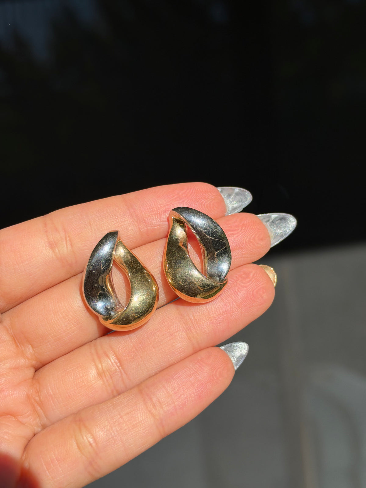 14k white and yellow gold
Puffy earrings