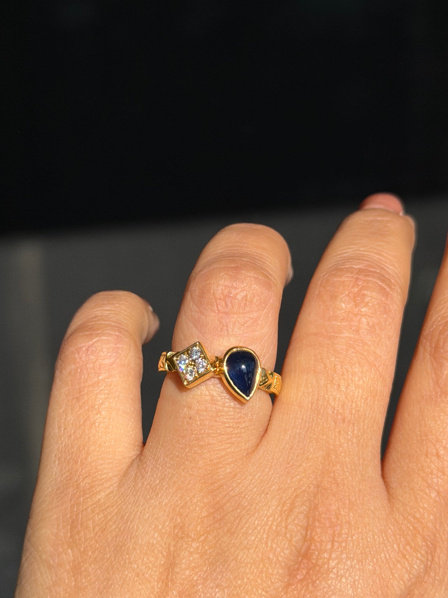 18k sapphire and diamond ring