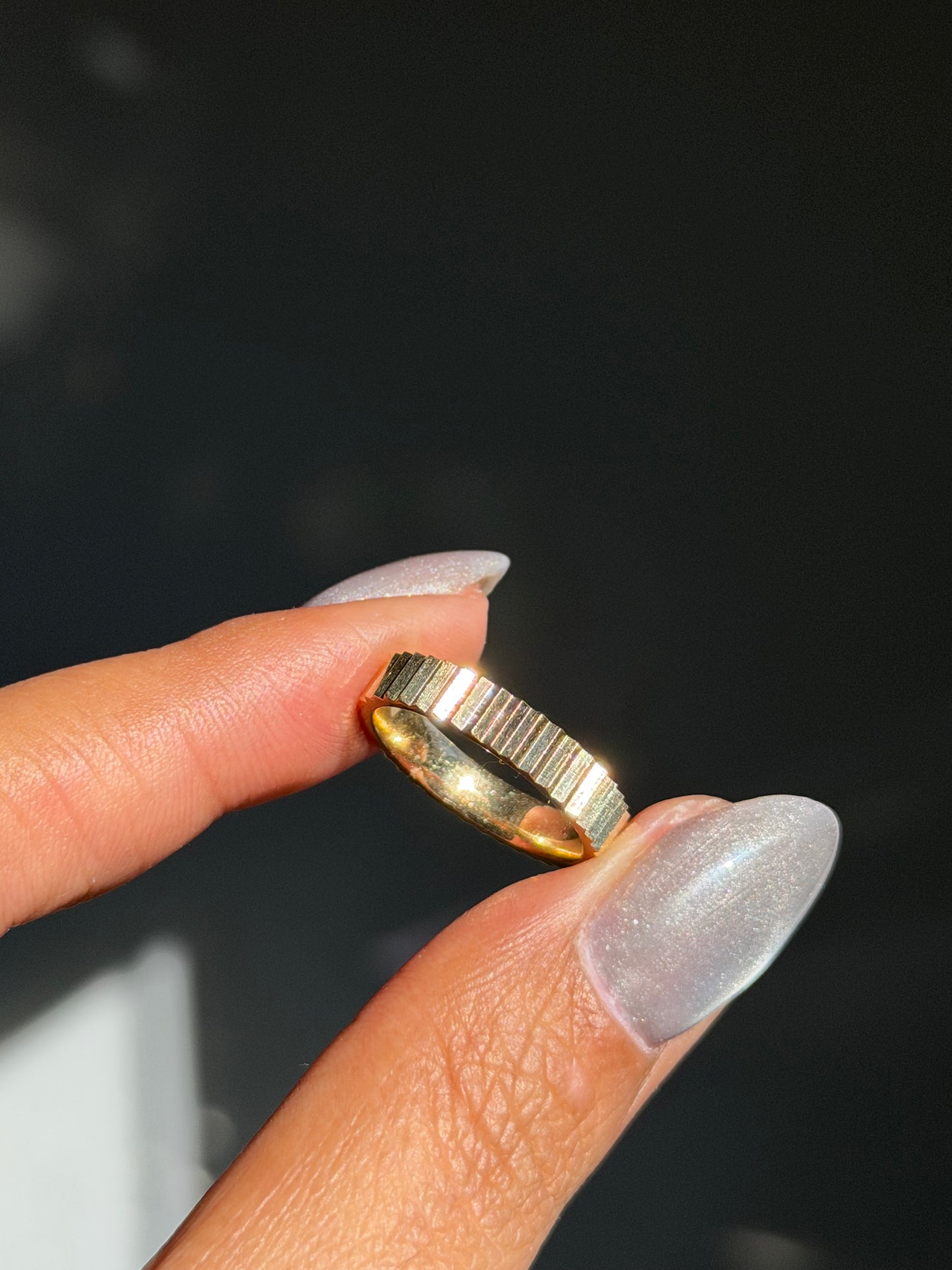 14k ribbed band