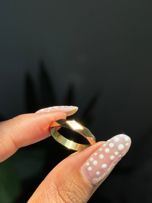 18k eternity Faceted band