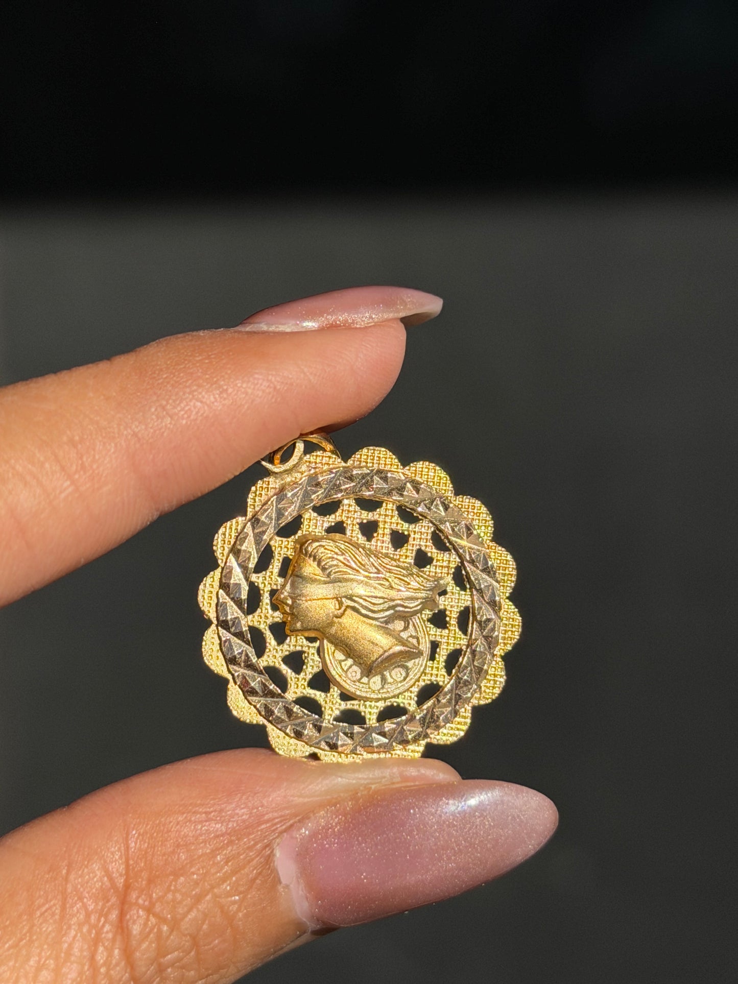 18k Fortuna pendant