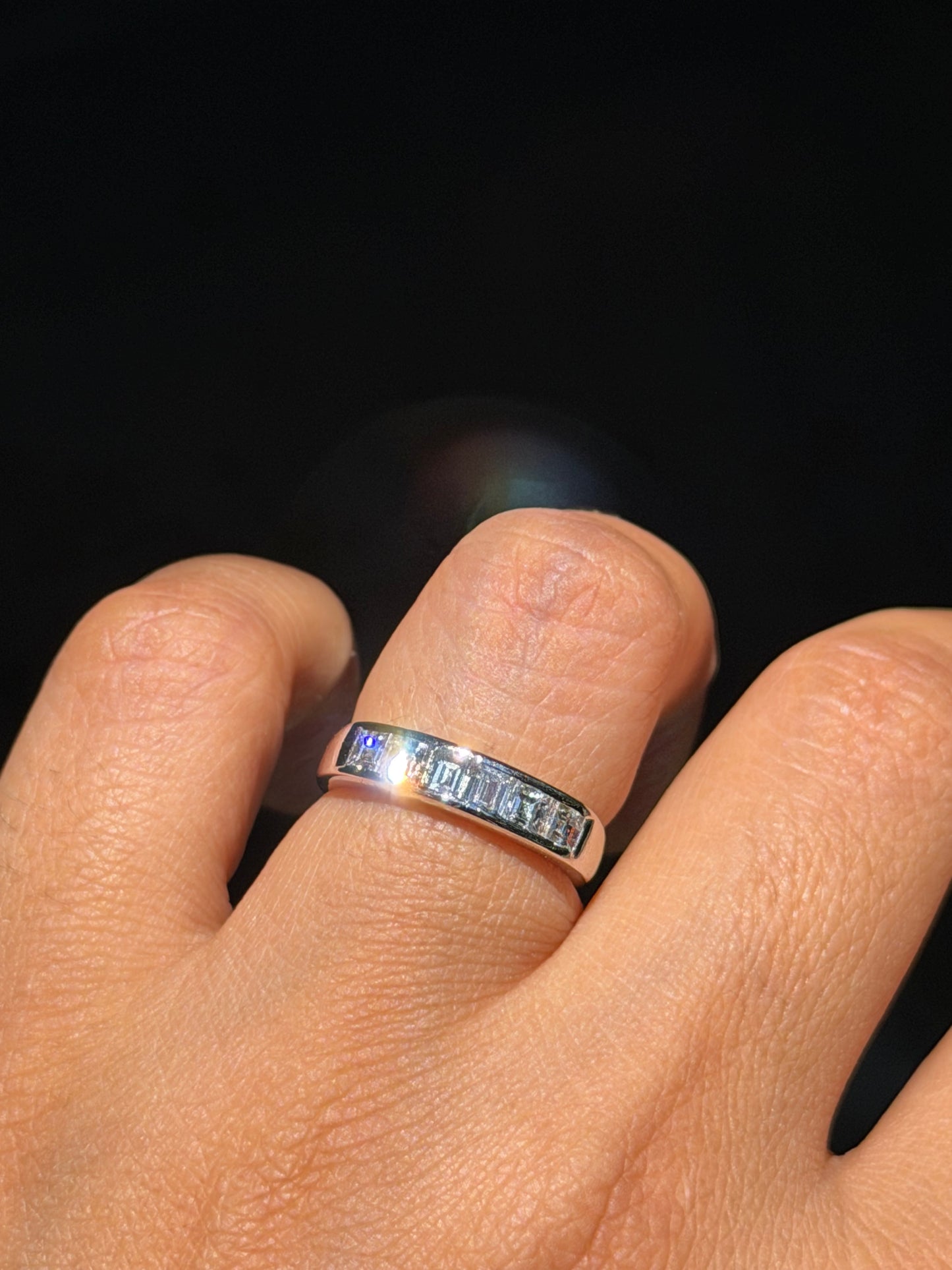 Platinum 1ct carre cut natural diamond band ✨
