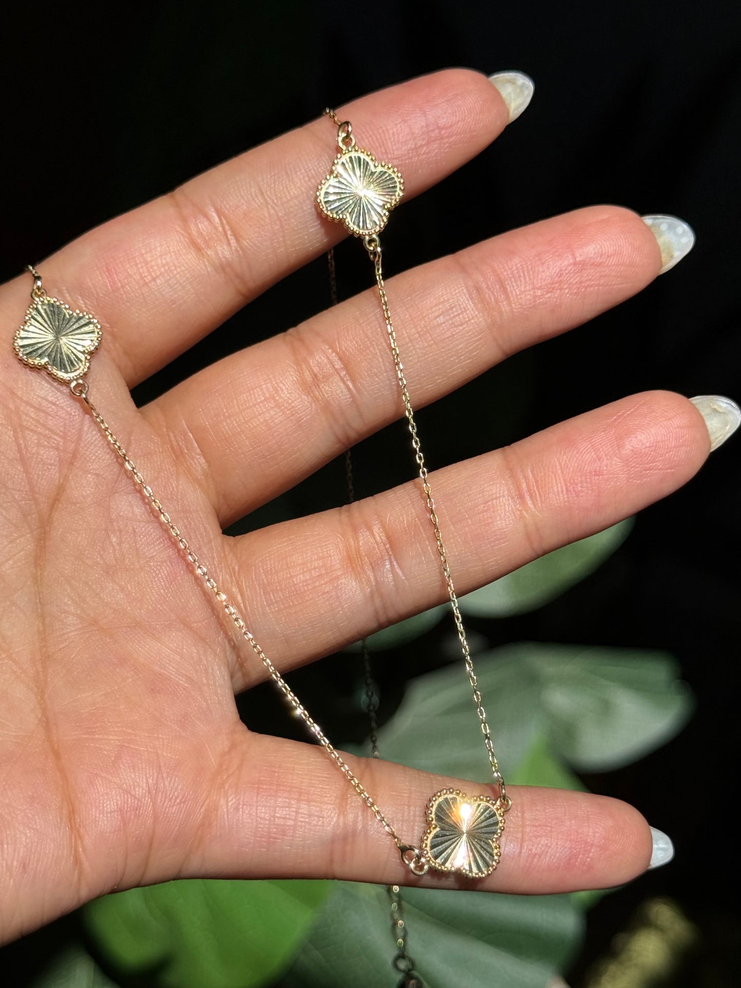 14k fluted clover necklace