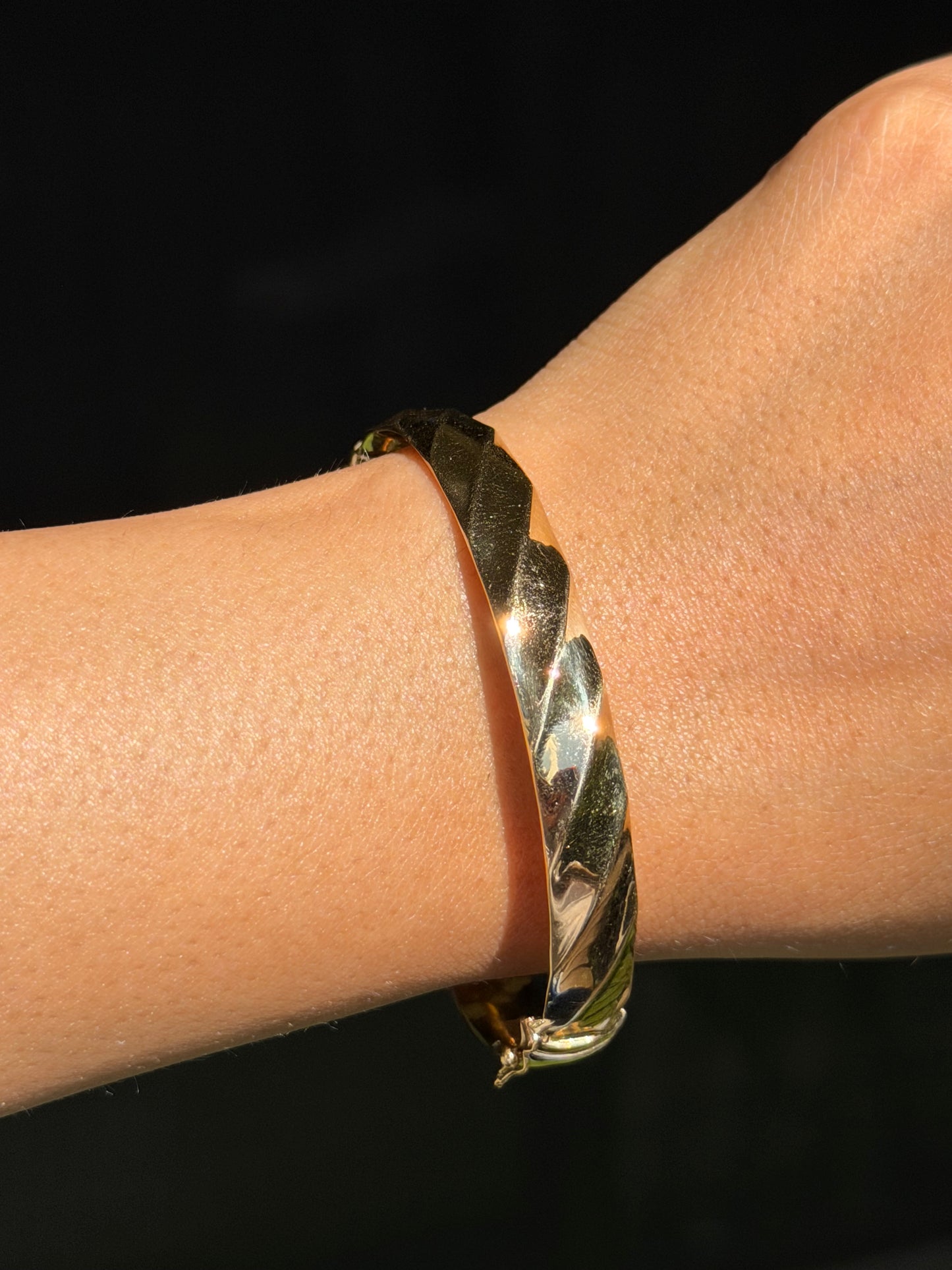 14k Italian hinged bracelet by Milor