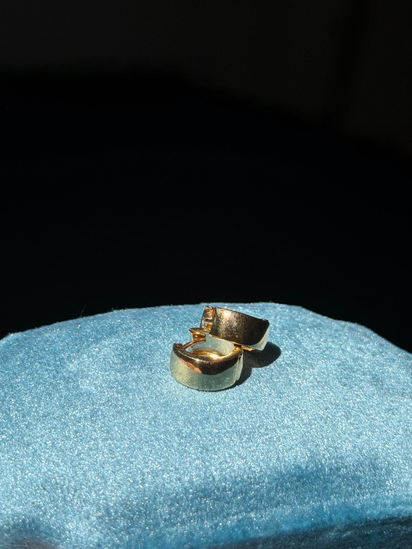 14k Huggies