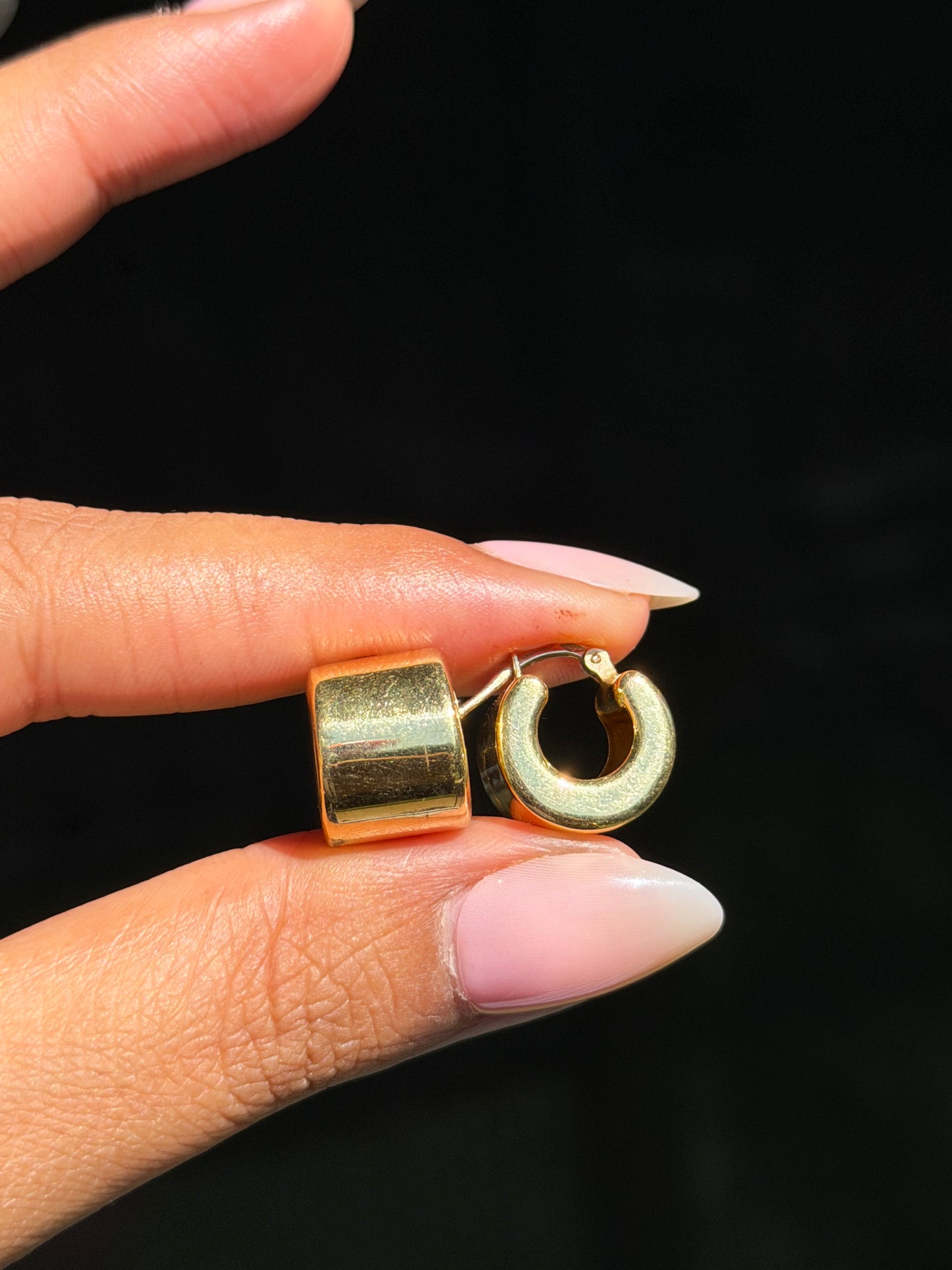 Vintage 18k Huggies ✨
