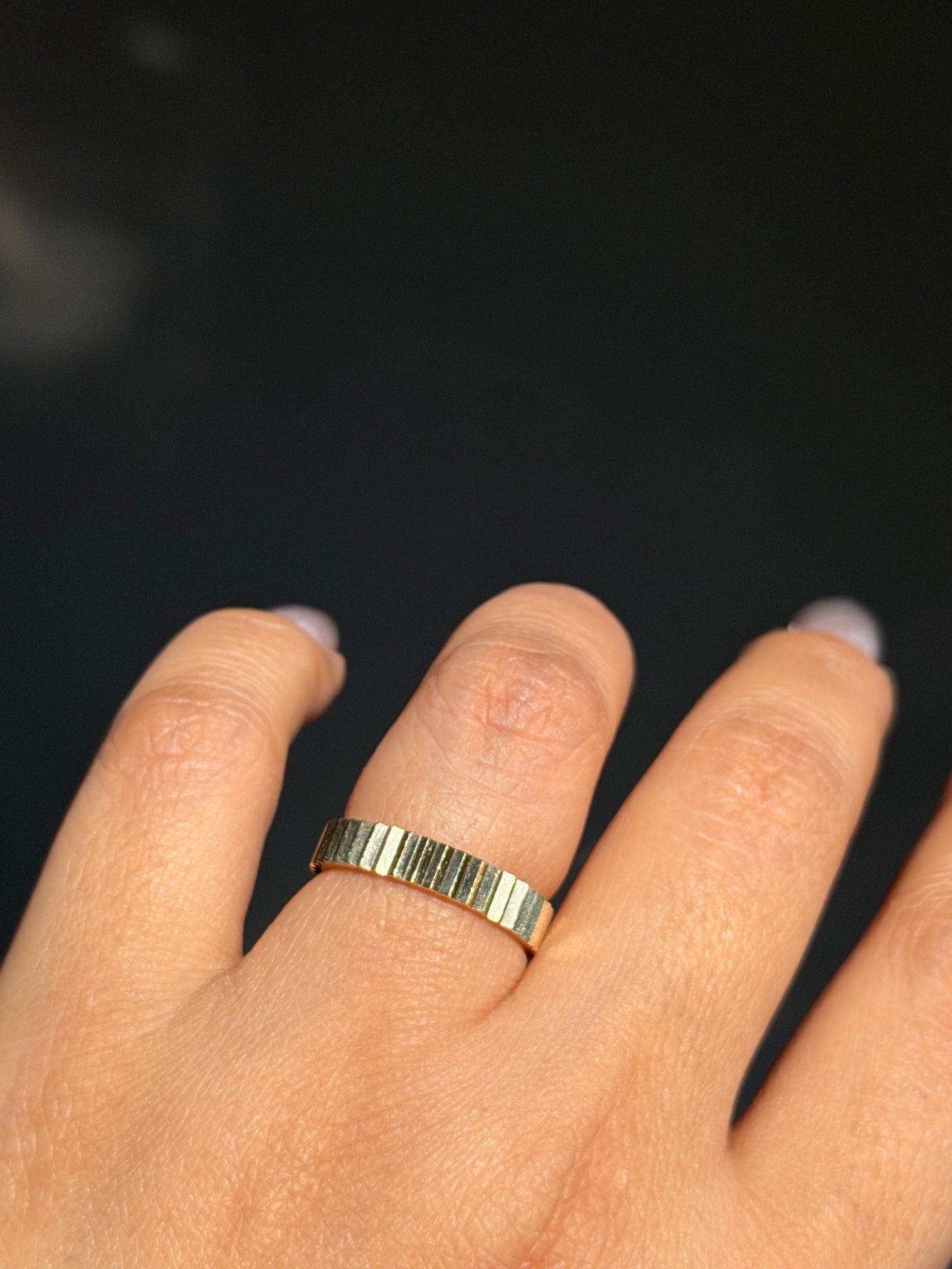14k ribbed band