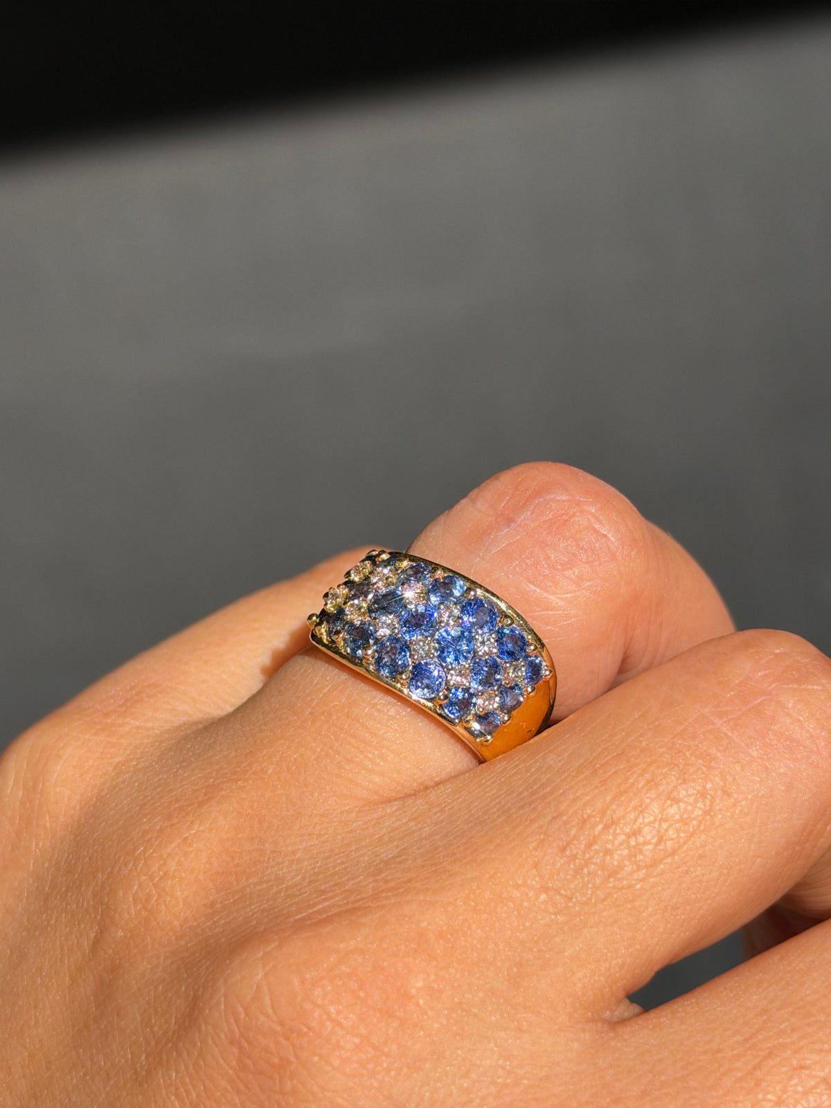 18k wavy cornflower blue sapphires ring