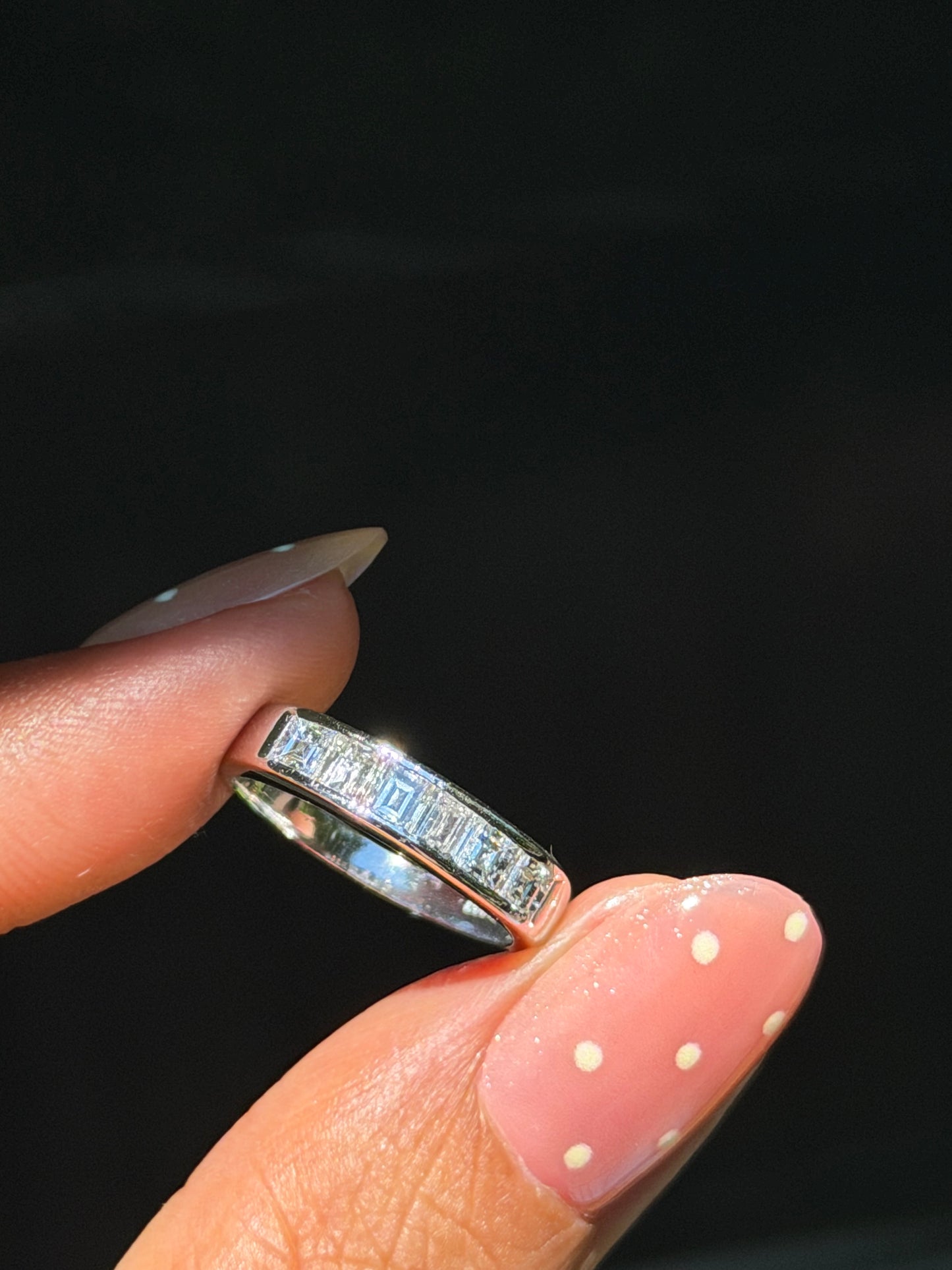 Platinum 1ct carre cut natural diamond band ✨