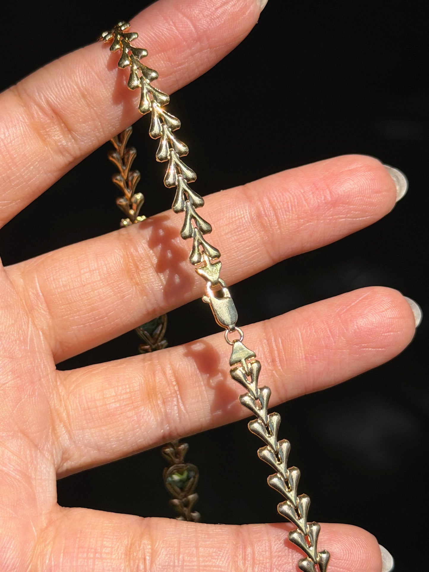 14k chevron link and peridot heart Necklace 💚