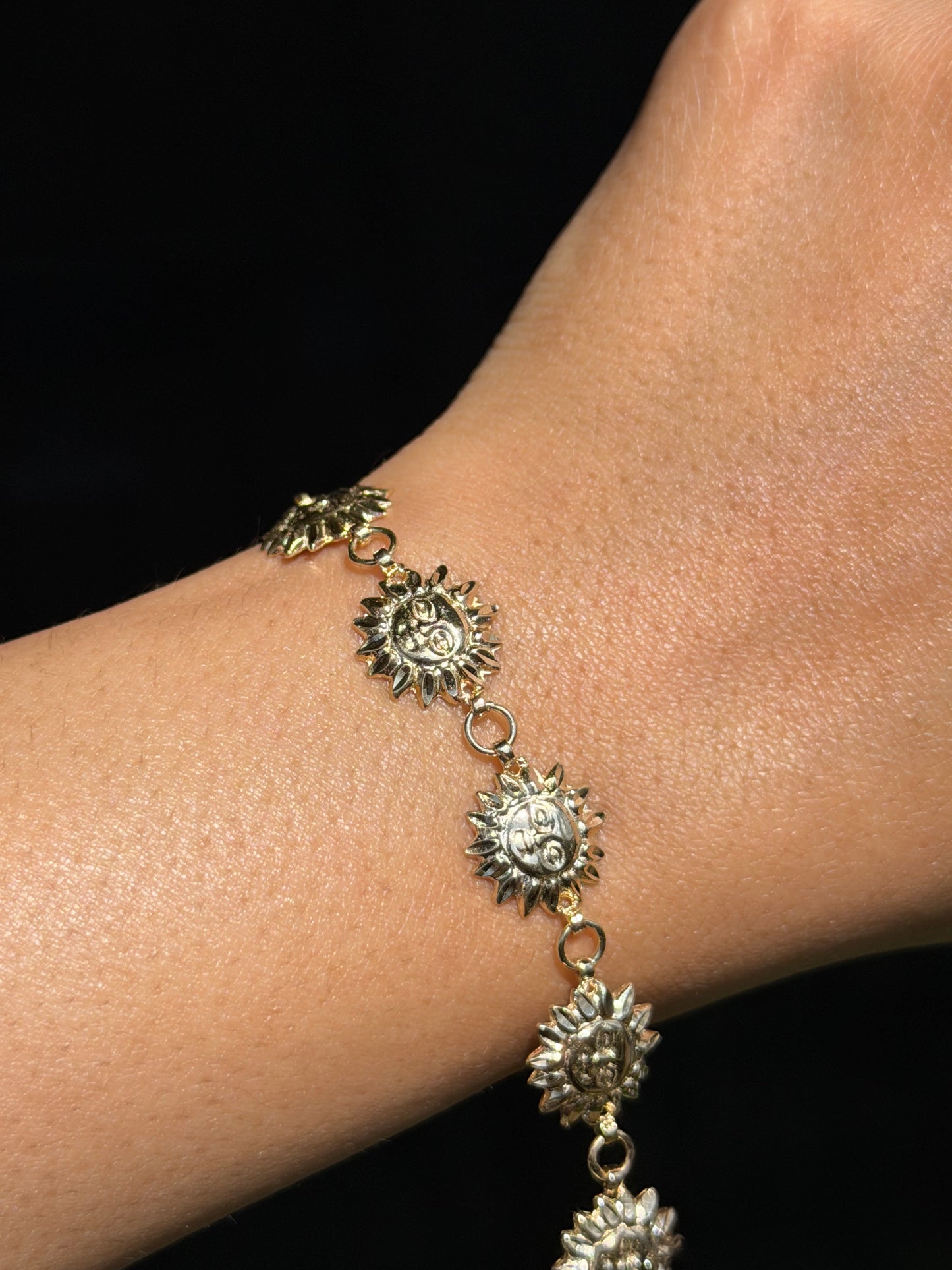 14k Sun face bracelet ✨