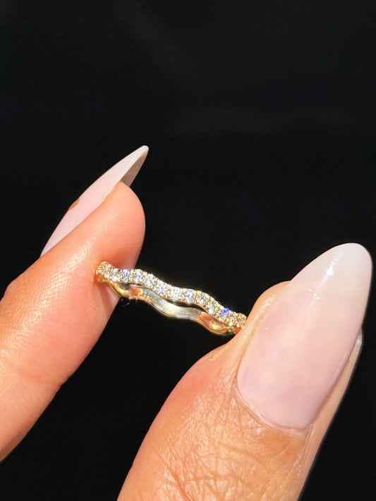 14k diamond pave wavy band