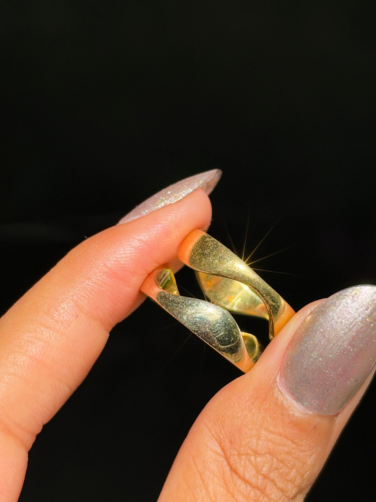 18k Foster & Son curved bands